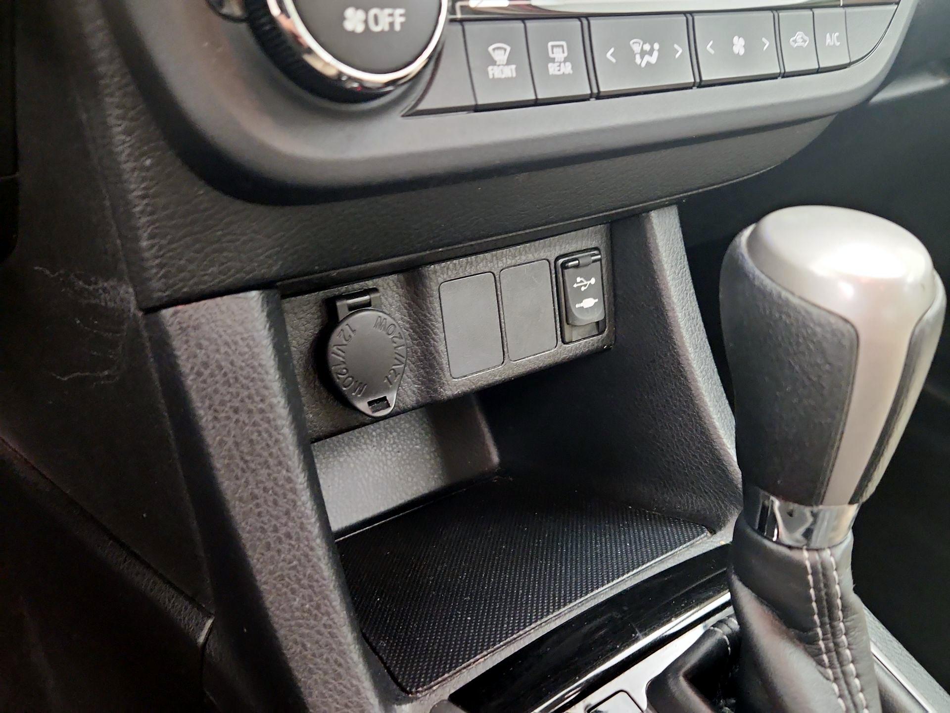 Thumbnail: 2016 Toyota Corolla - 18