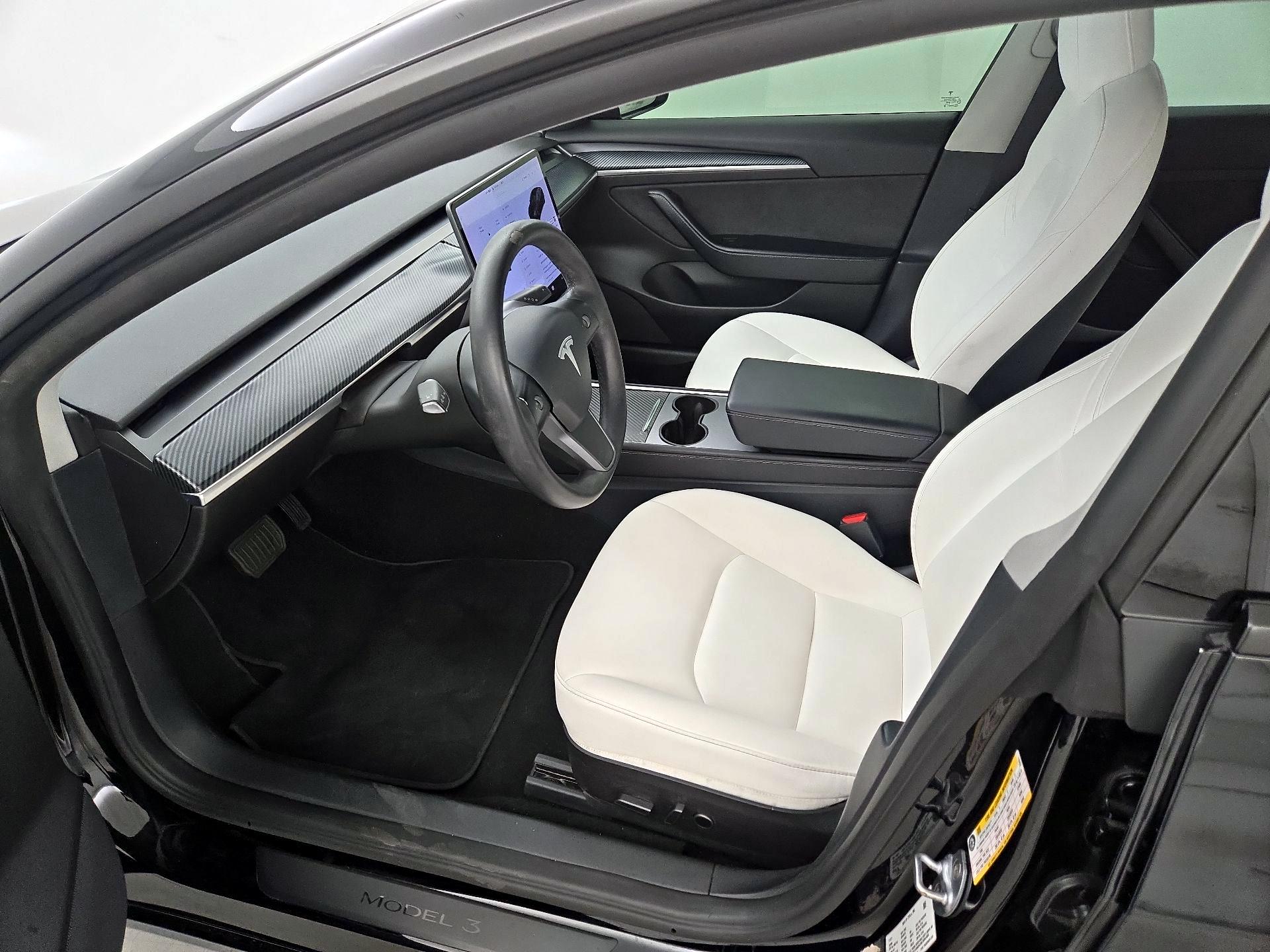 Thumbnail: 2022 Tesla Model 3 - 11