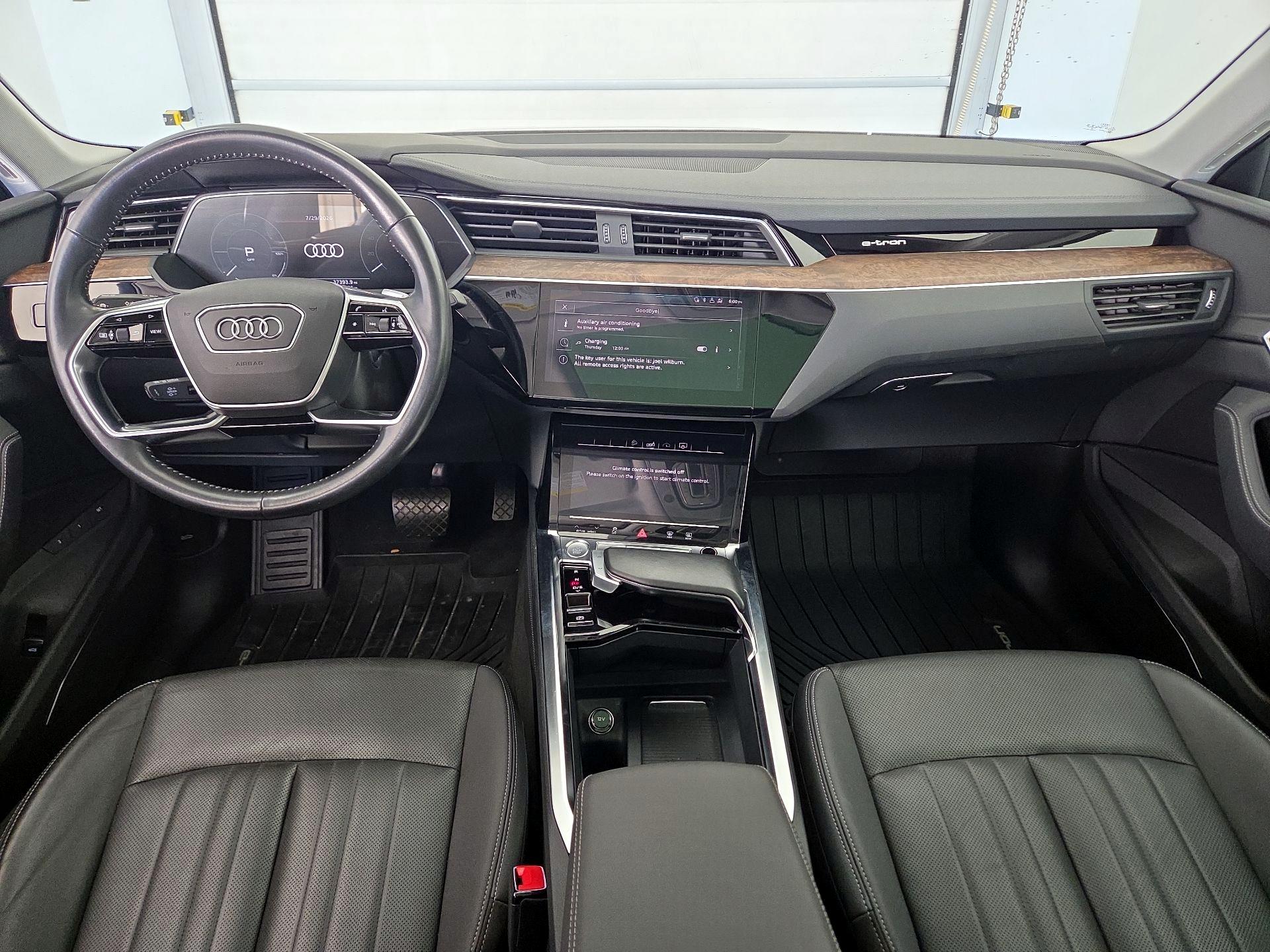 Thumbnail: 2020 Audi e-tron S - 9