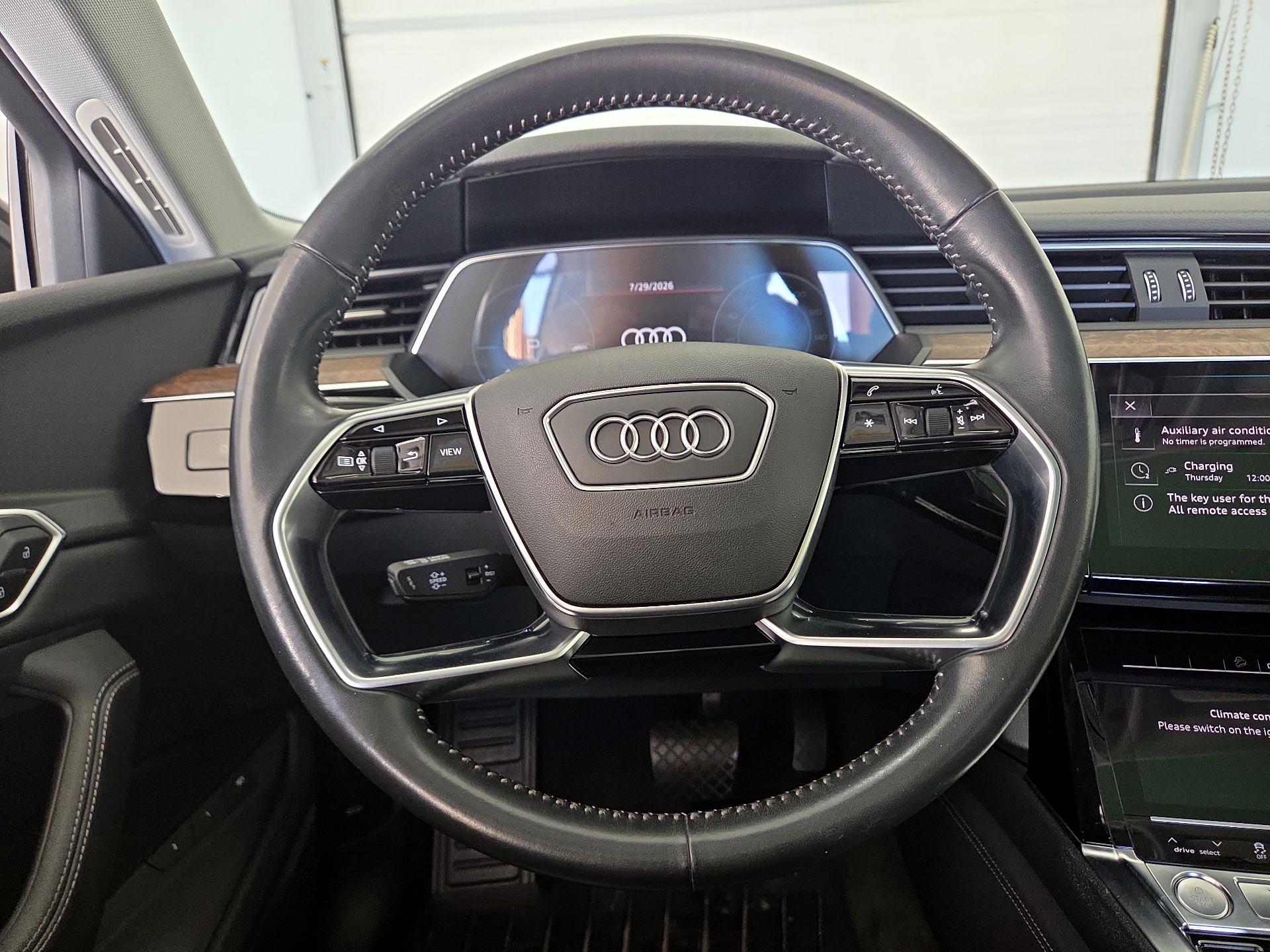 Thumbnail: 2020 Audi e-tron S - 10