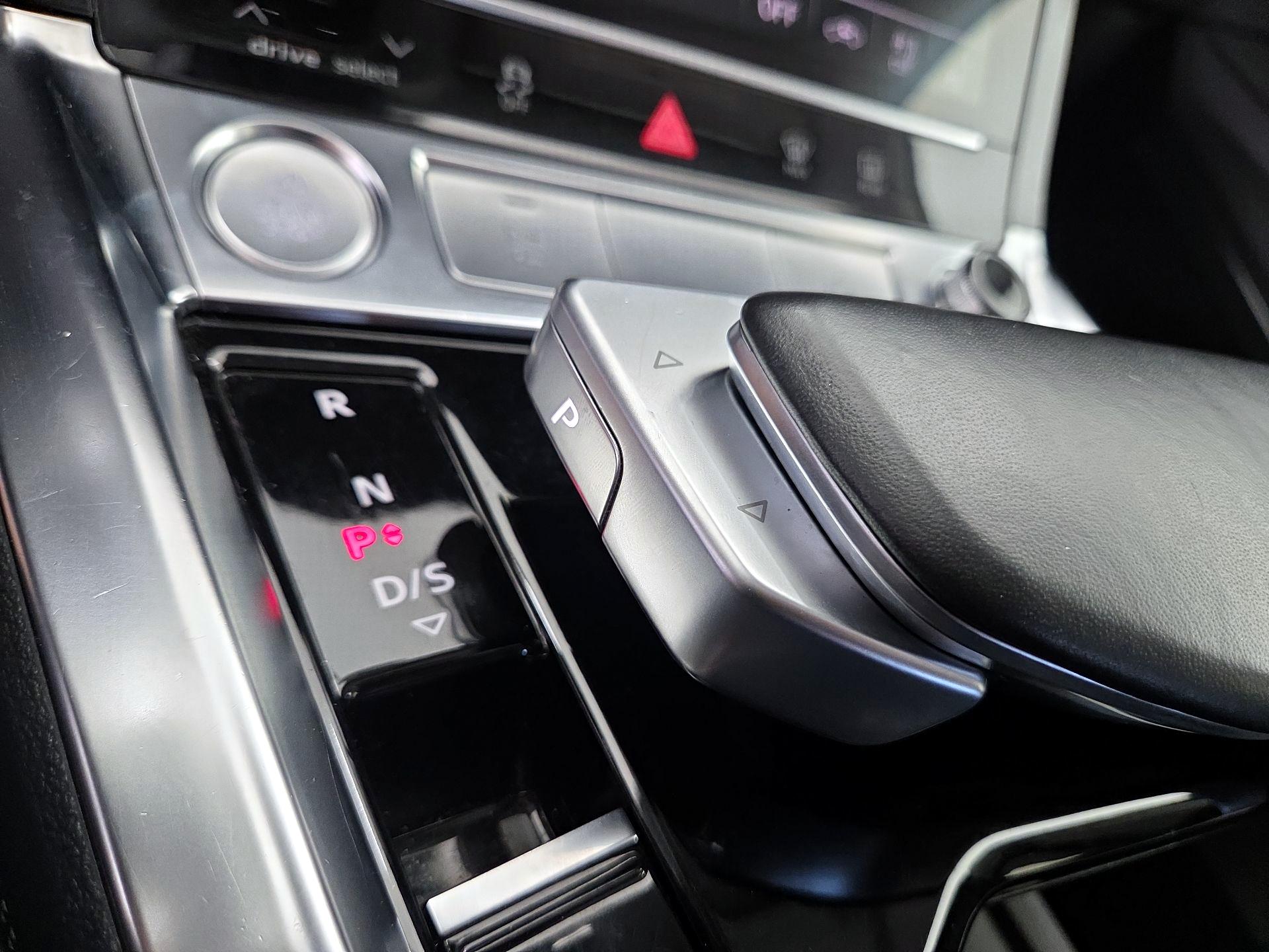 Thumbnail: 2020 Audi e-tron S - 18