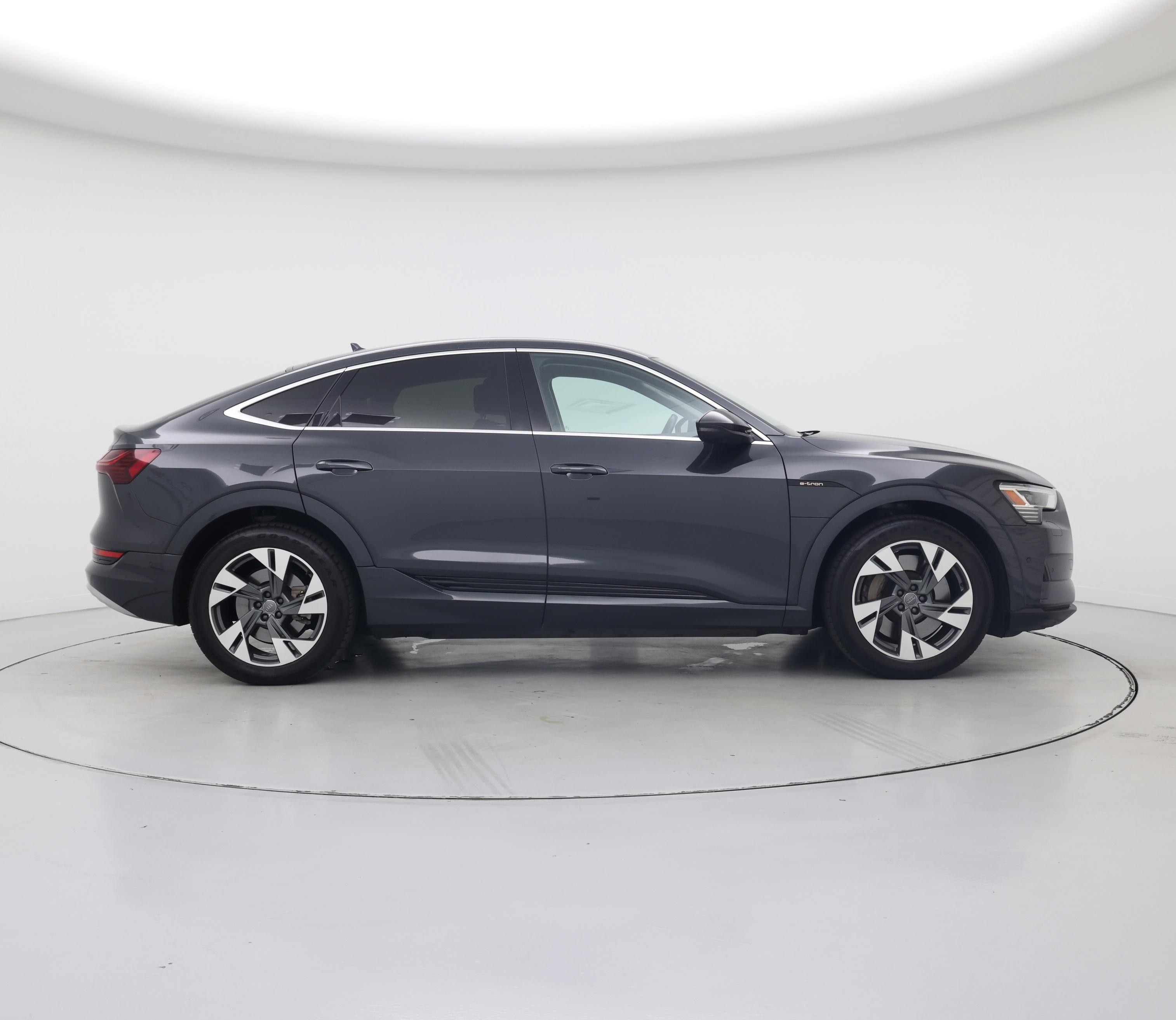 Thumbnail: 2020 Audi e-tron S - 7