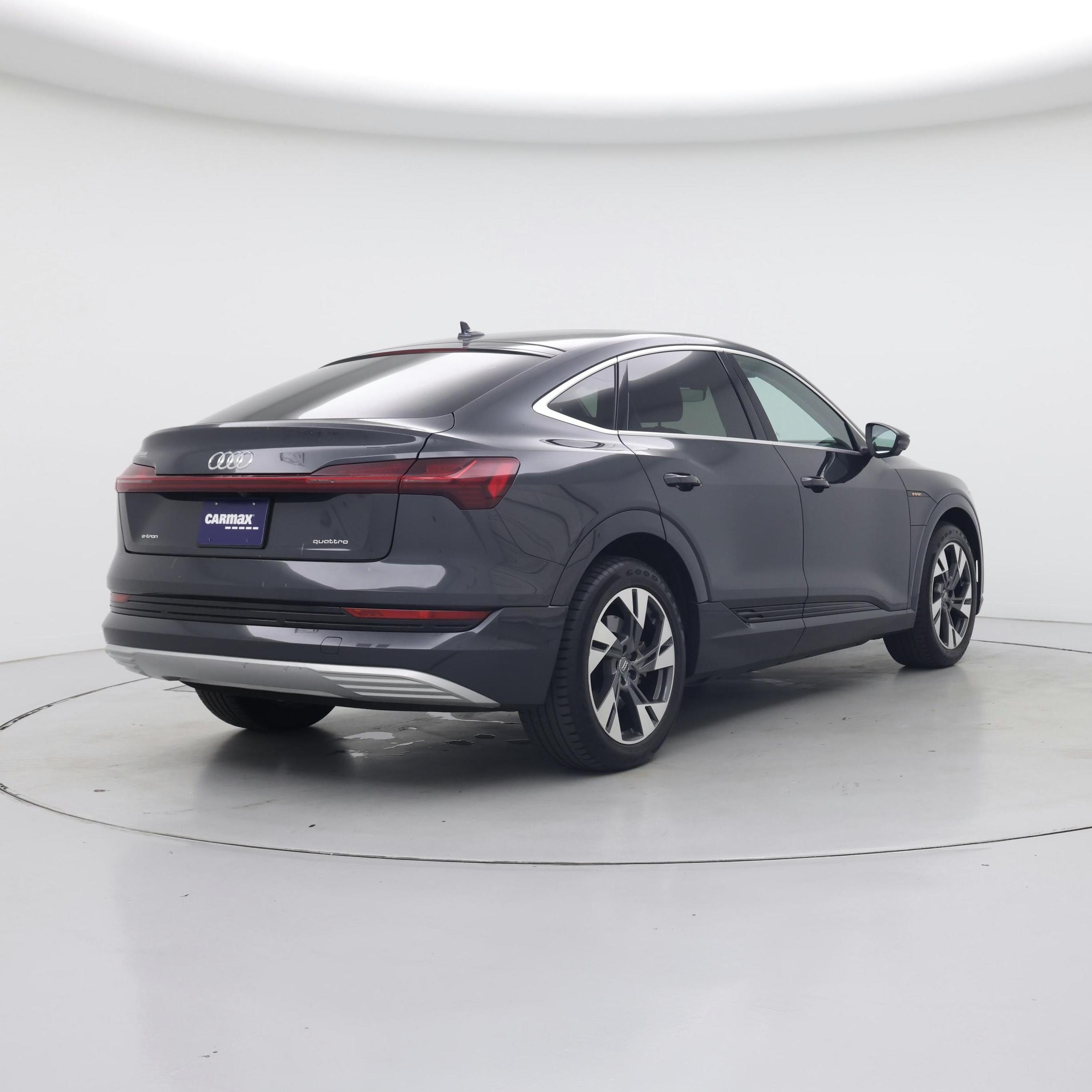 Thumbnail: 2020 Audi e-tron S - 8