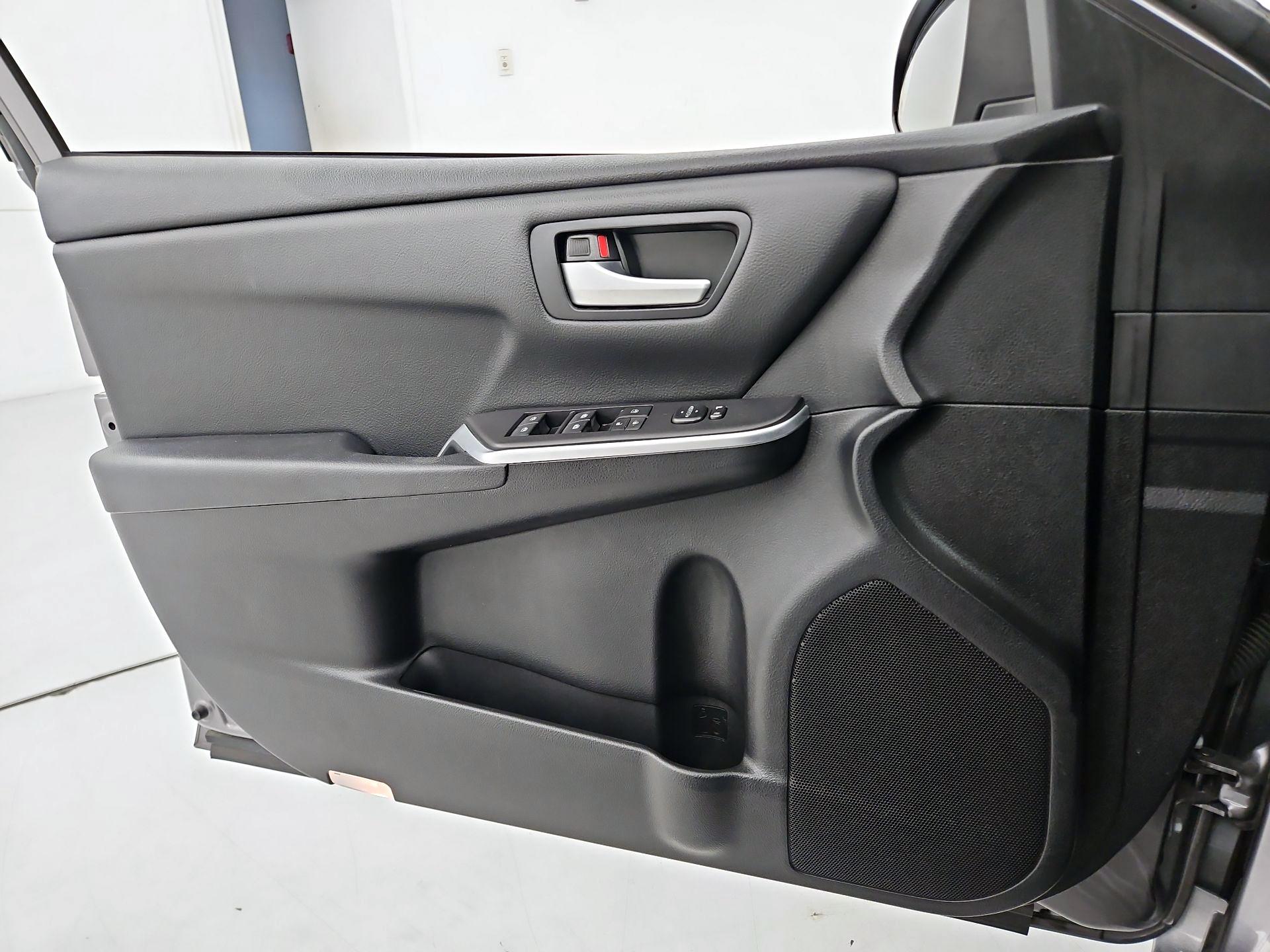 Thumbnail: 2015 Toyota Camry - 12