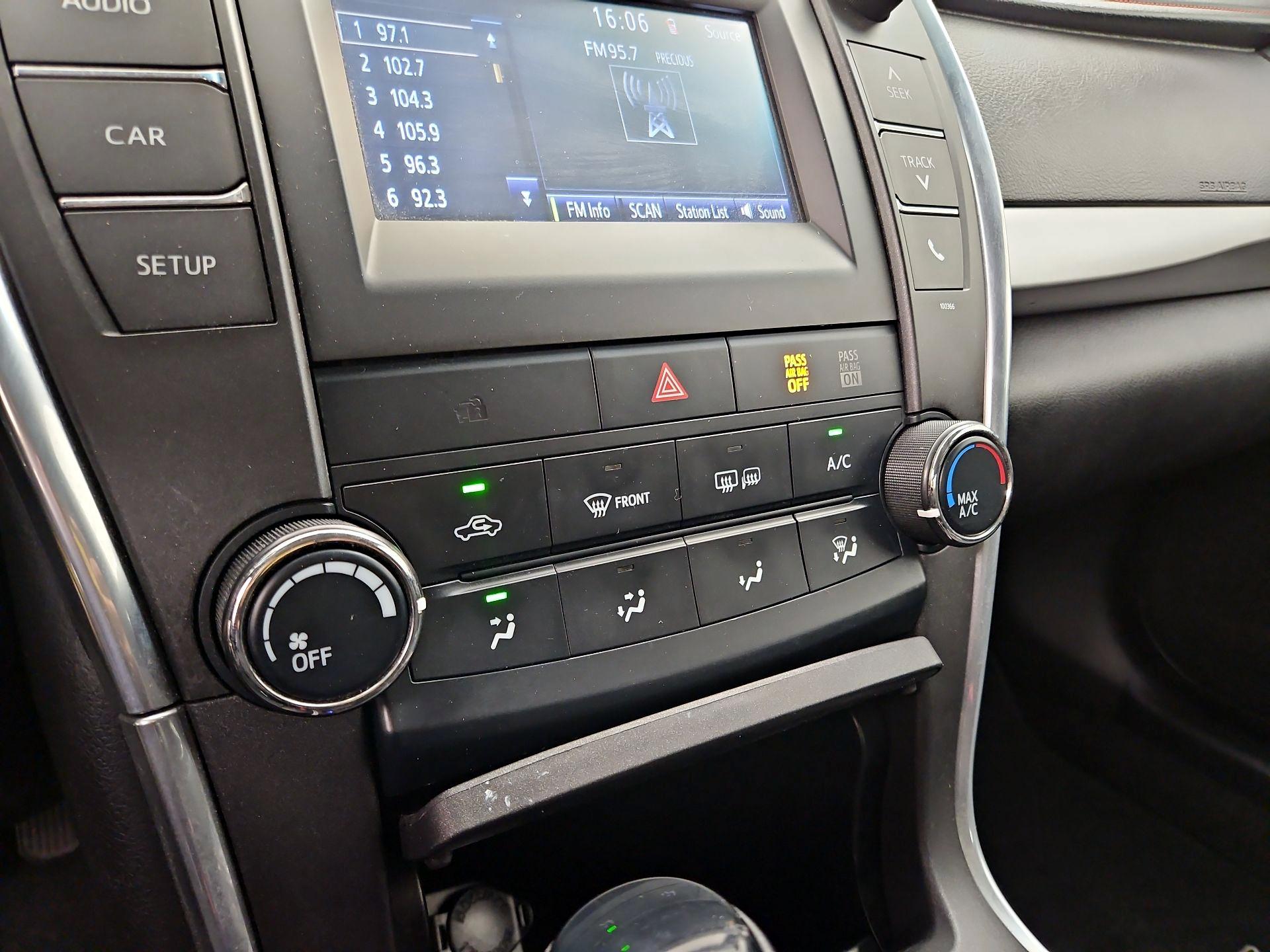 Thumbnail: 2015 Toyota Camry - 14
