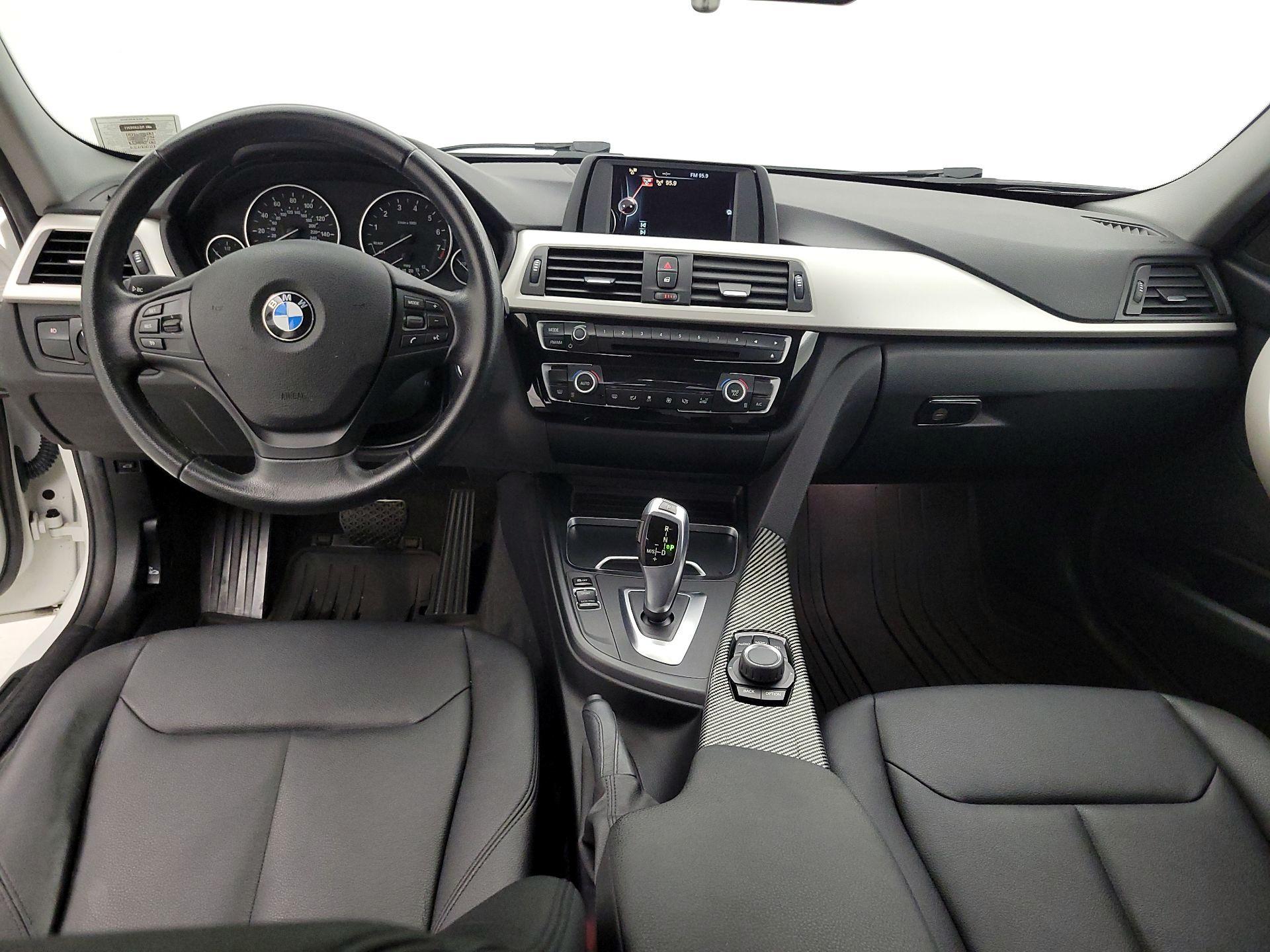 Thumbnail: 2016 BMW 3 Series - 9