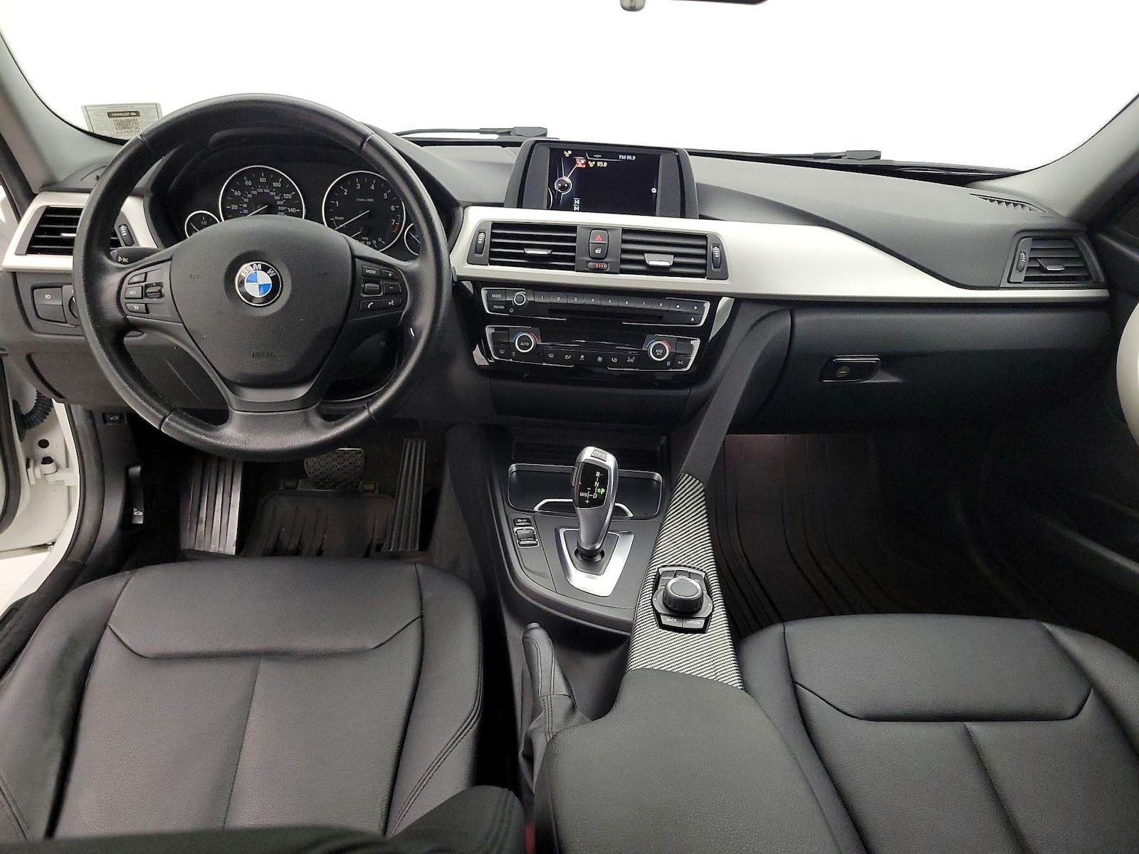 2016 BMW 3 Series 320i - Photo 10