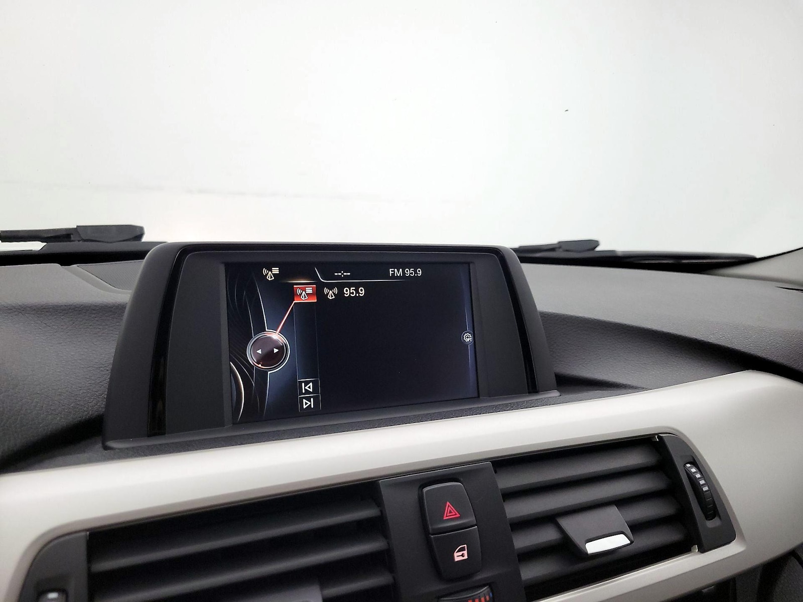 2016 BMW 3 Series 320i - Photo 15
