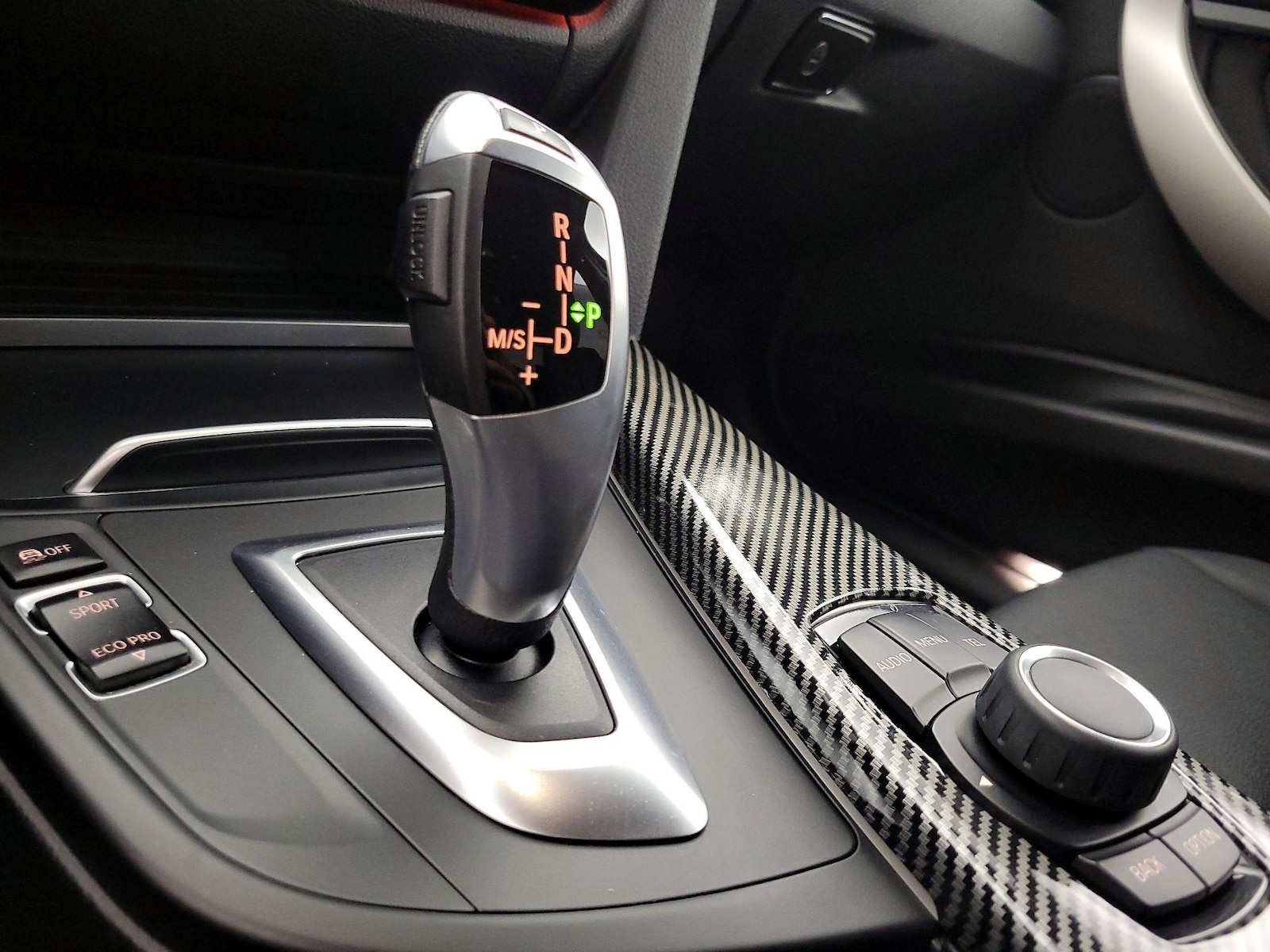 2016 BMW 3 Series 320i - Photo 17