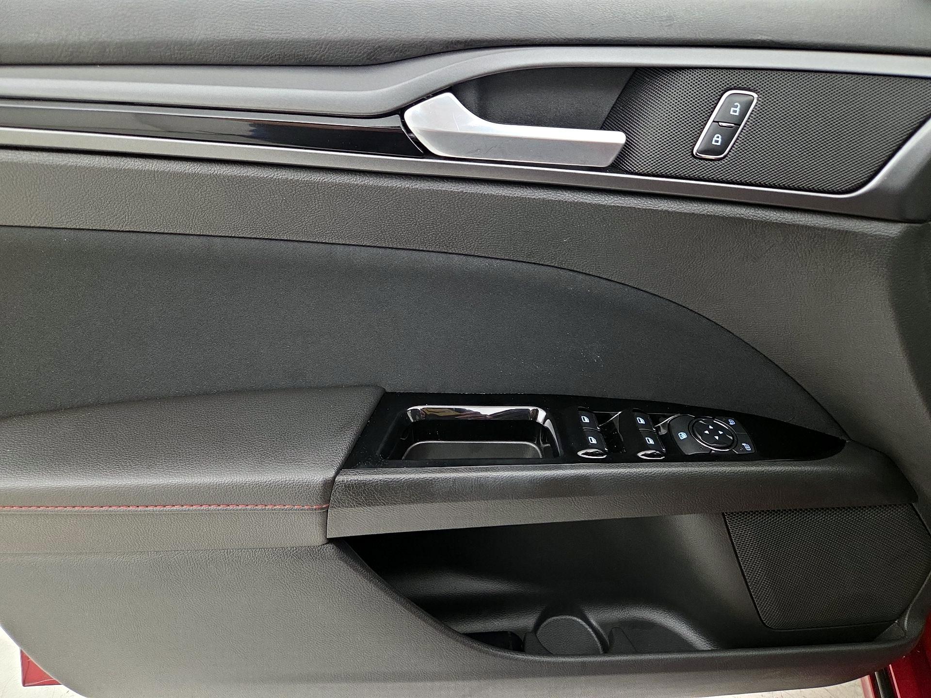 Thumbnail: 2015 Ford Fusion - 12