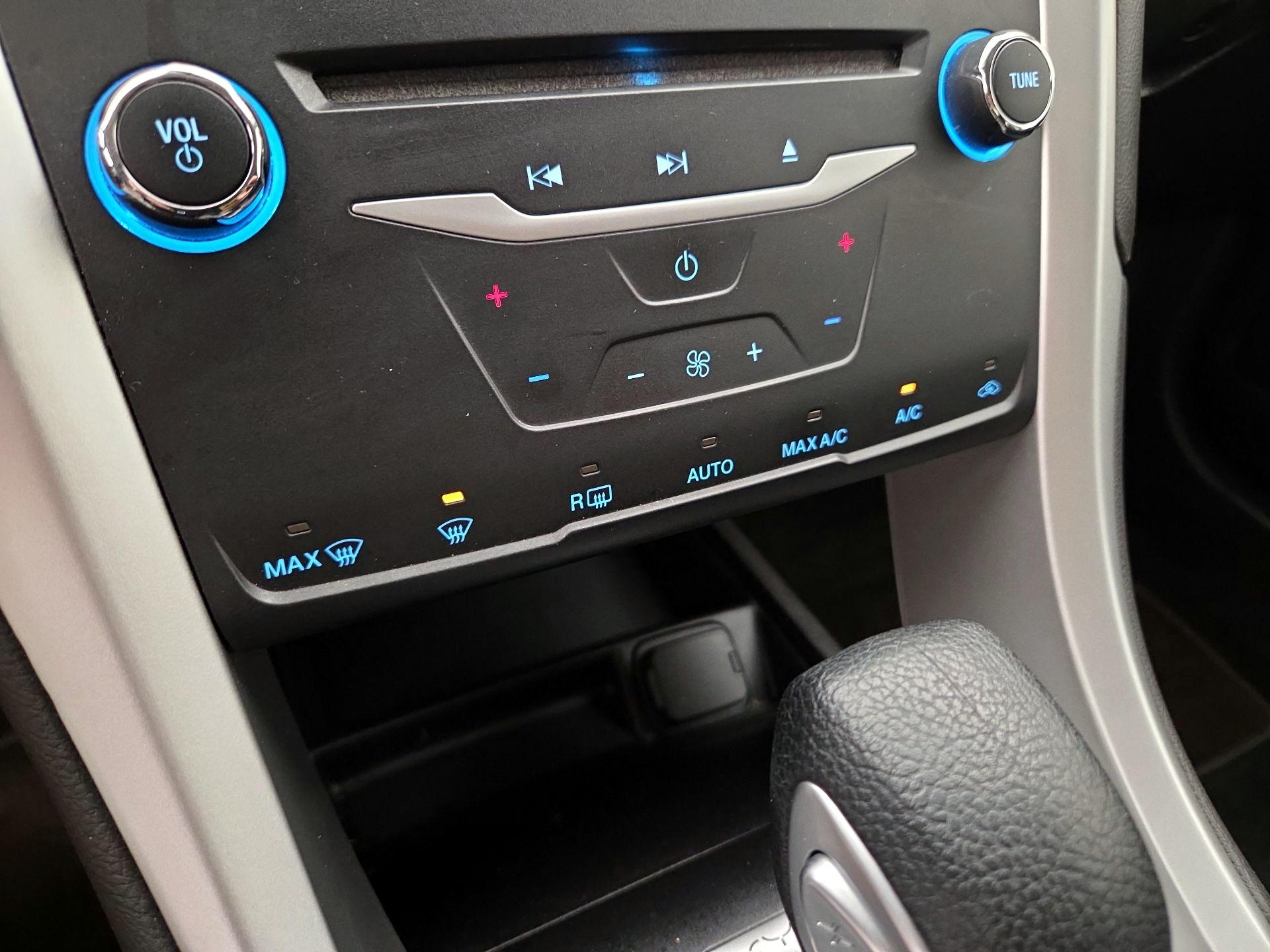 Thumbnail: 2015 Ford Fusion - 16