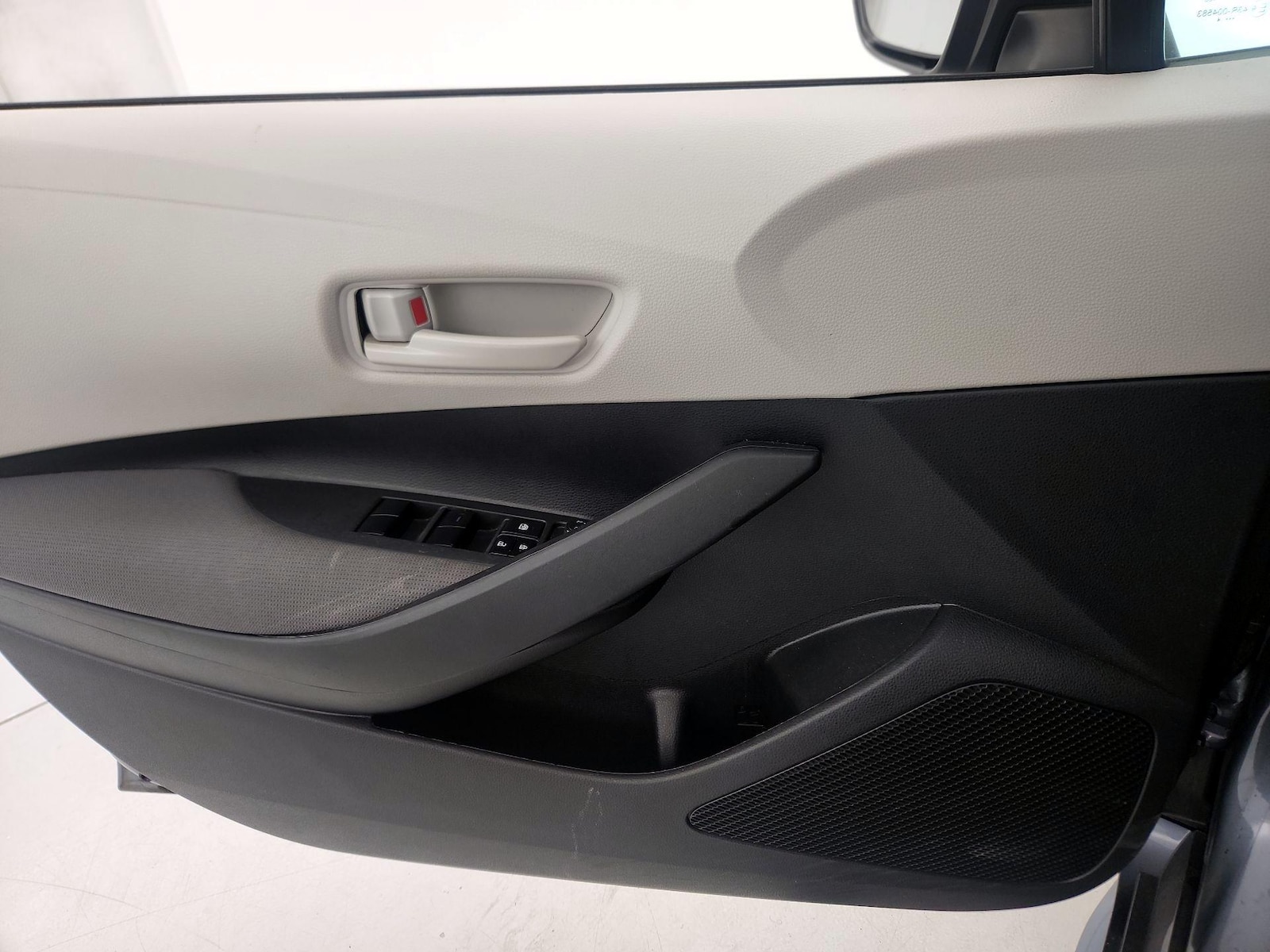 2024 Toyota Corolla LE - Photo 13