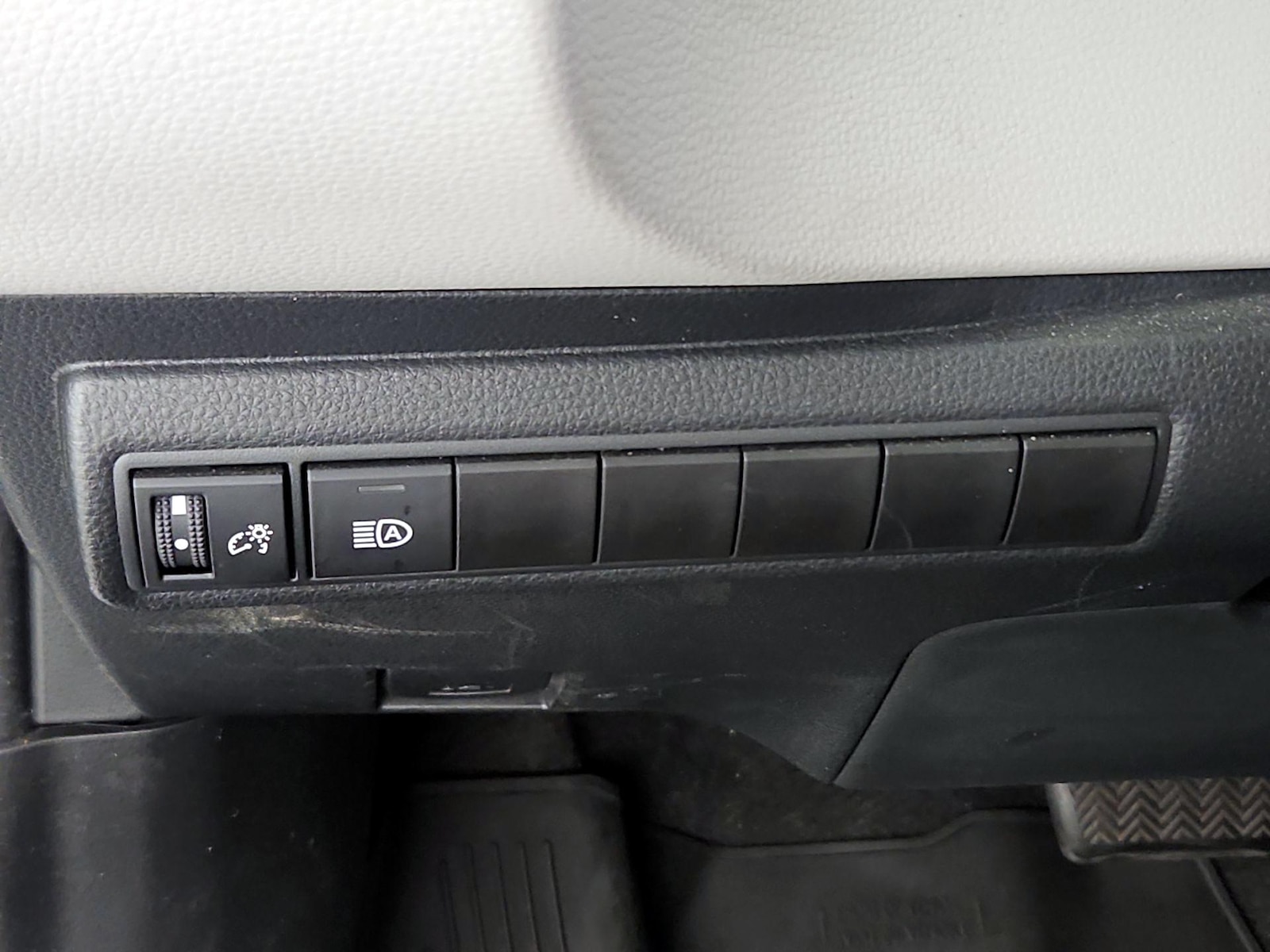 2024 Toyota Corolla LE - Photo 14