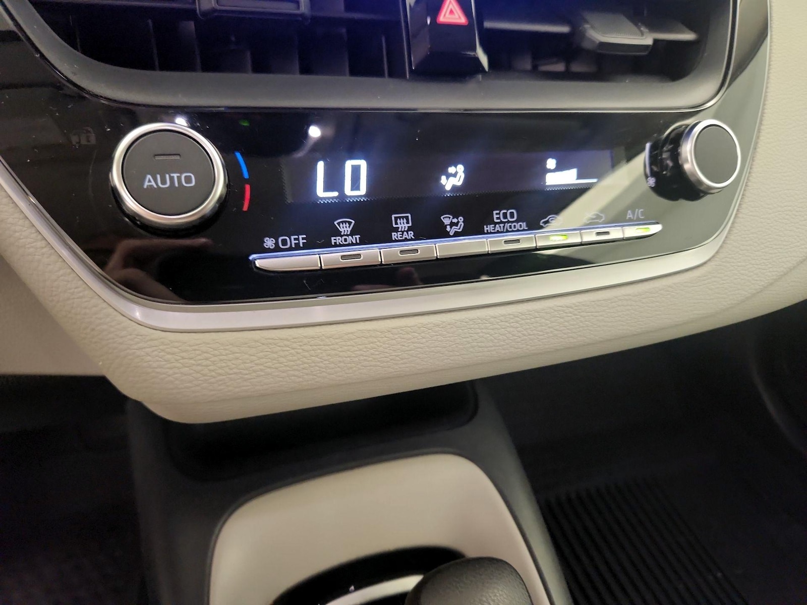 2024 Toyota Corolla LE - Photo 18
