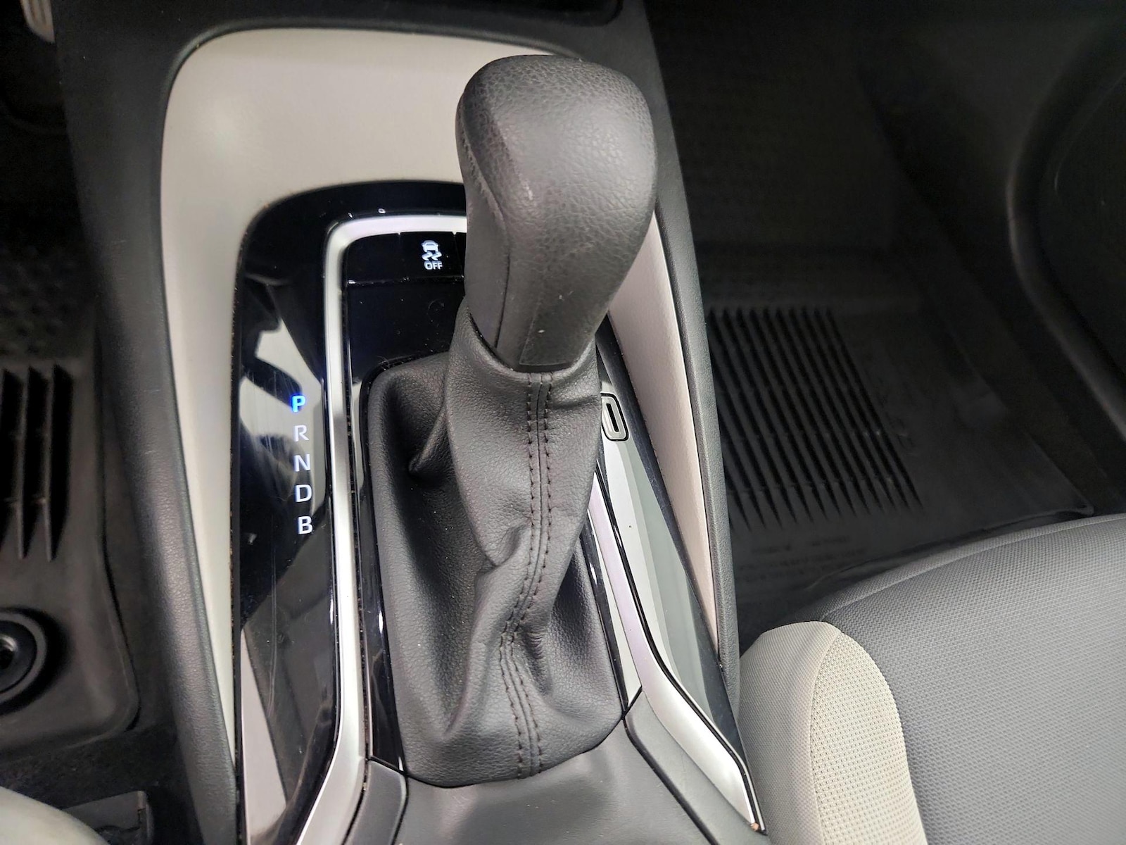 2024 Toyota Corolla LE - Photo 19
