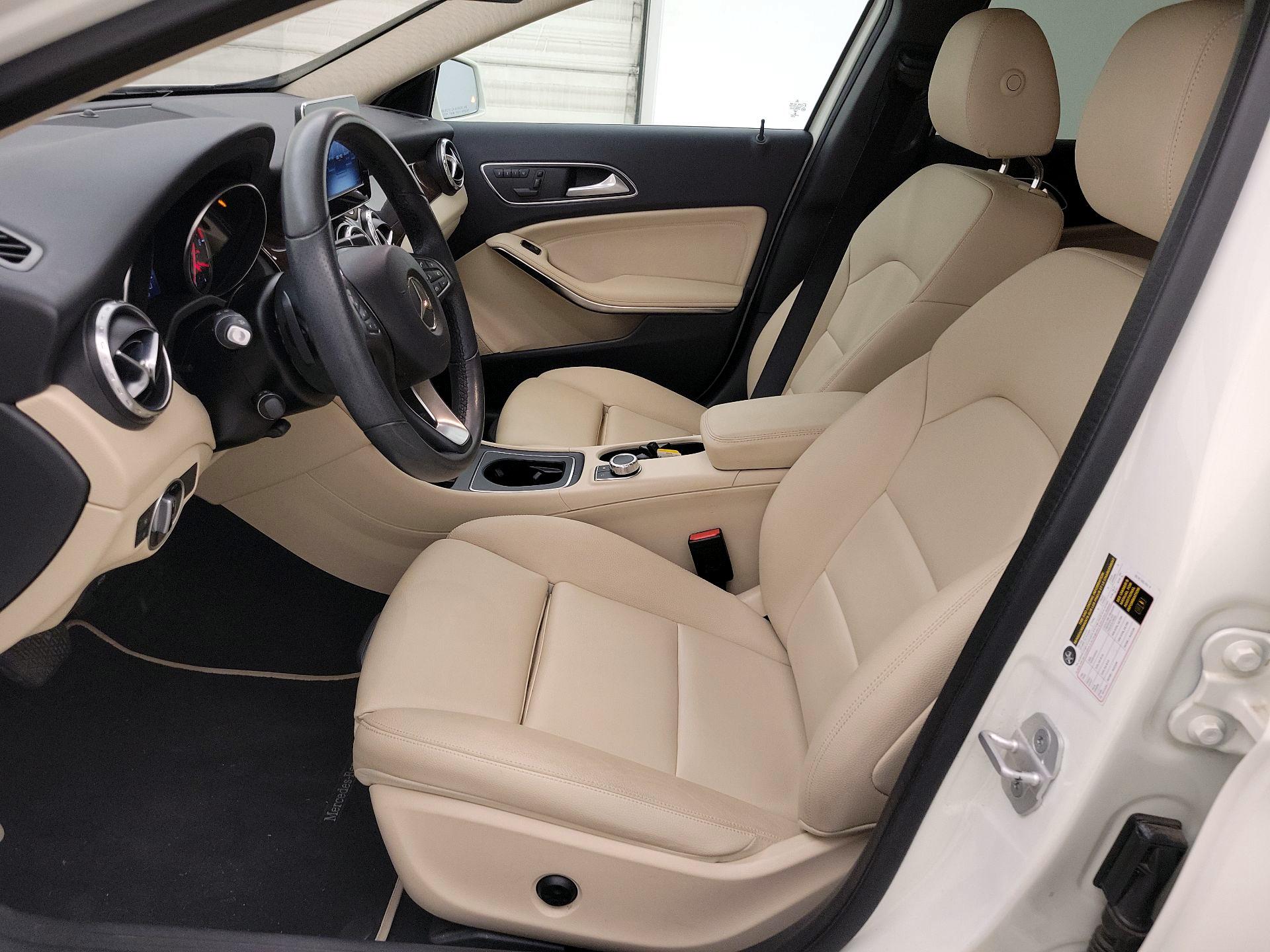 Thumbnail: 2017 Mercedes-Benz GLA - 11