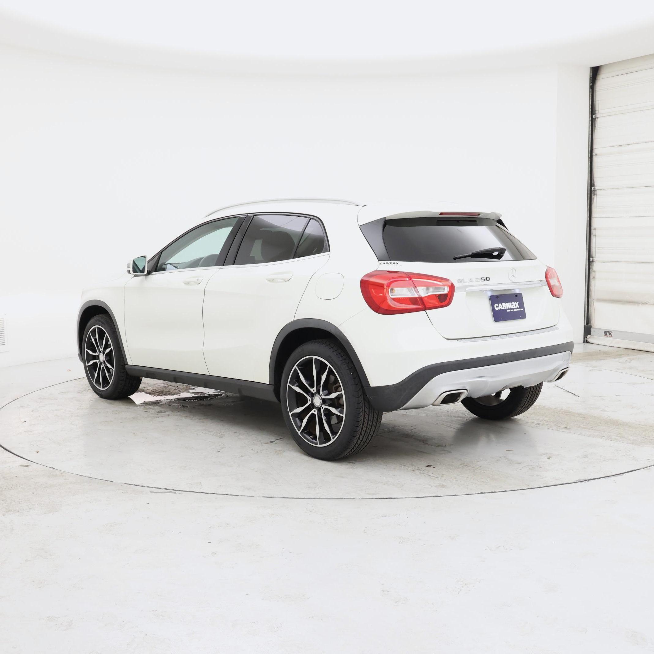 Thumbnail: 2017 Mercedes-Benz GLA - 2