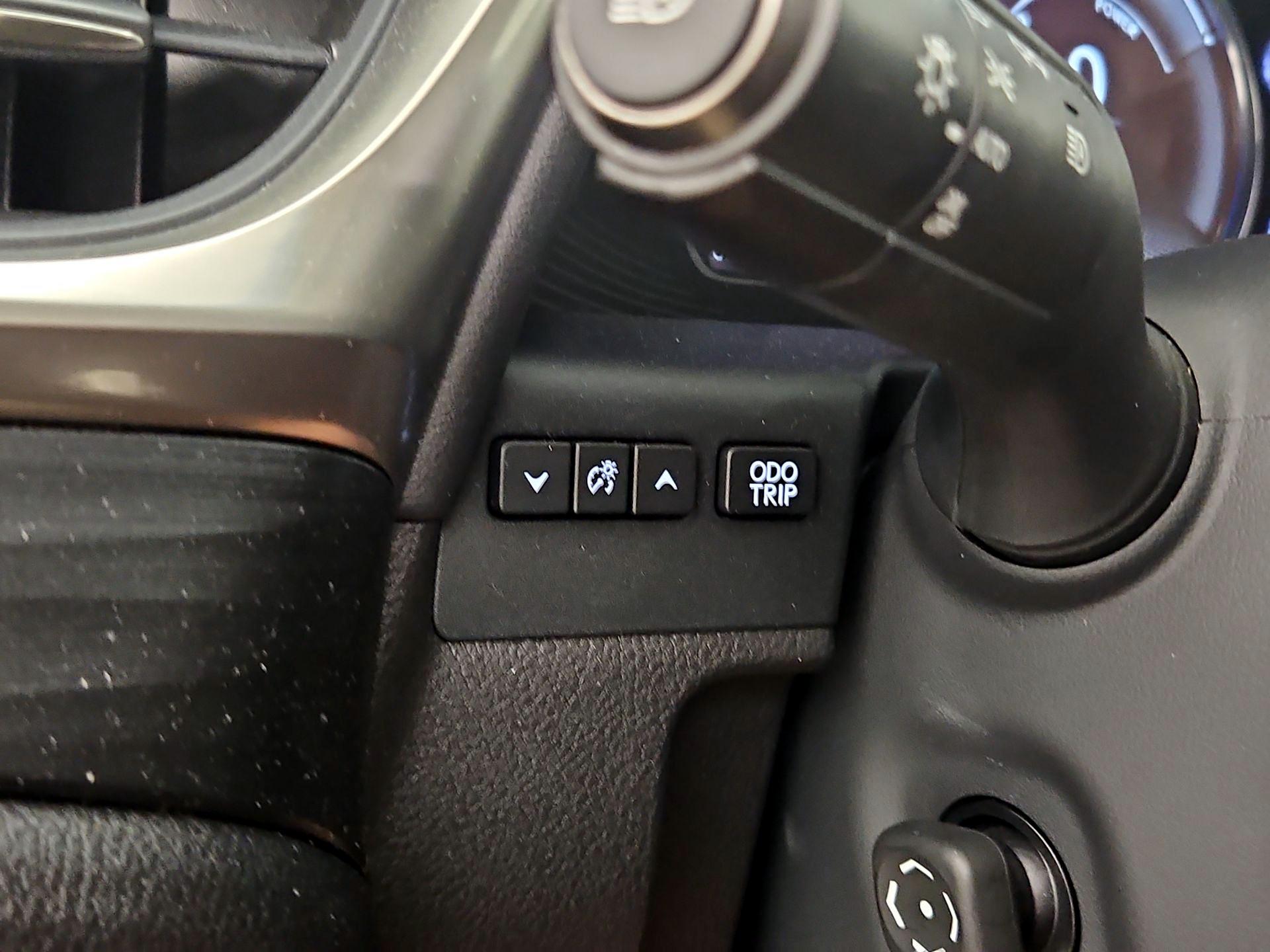 Thumbnail: 2021 Lexus ES - 13
