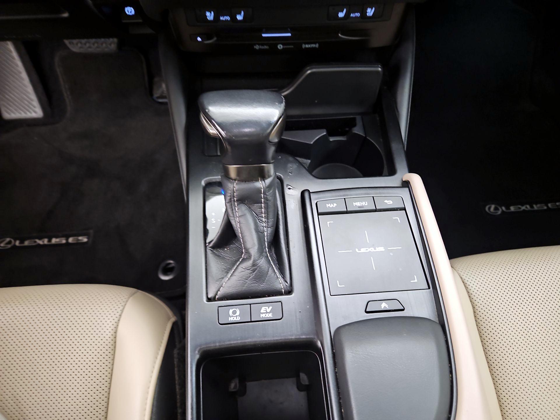 Thumbnail: 2021 Lexus ES - 18