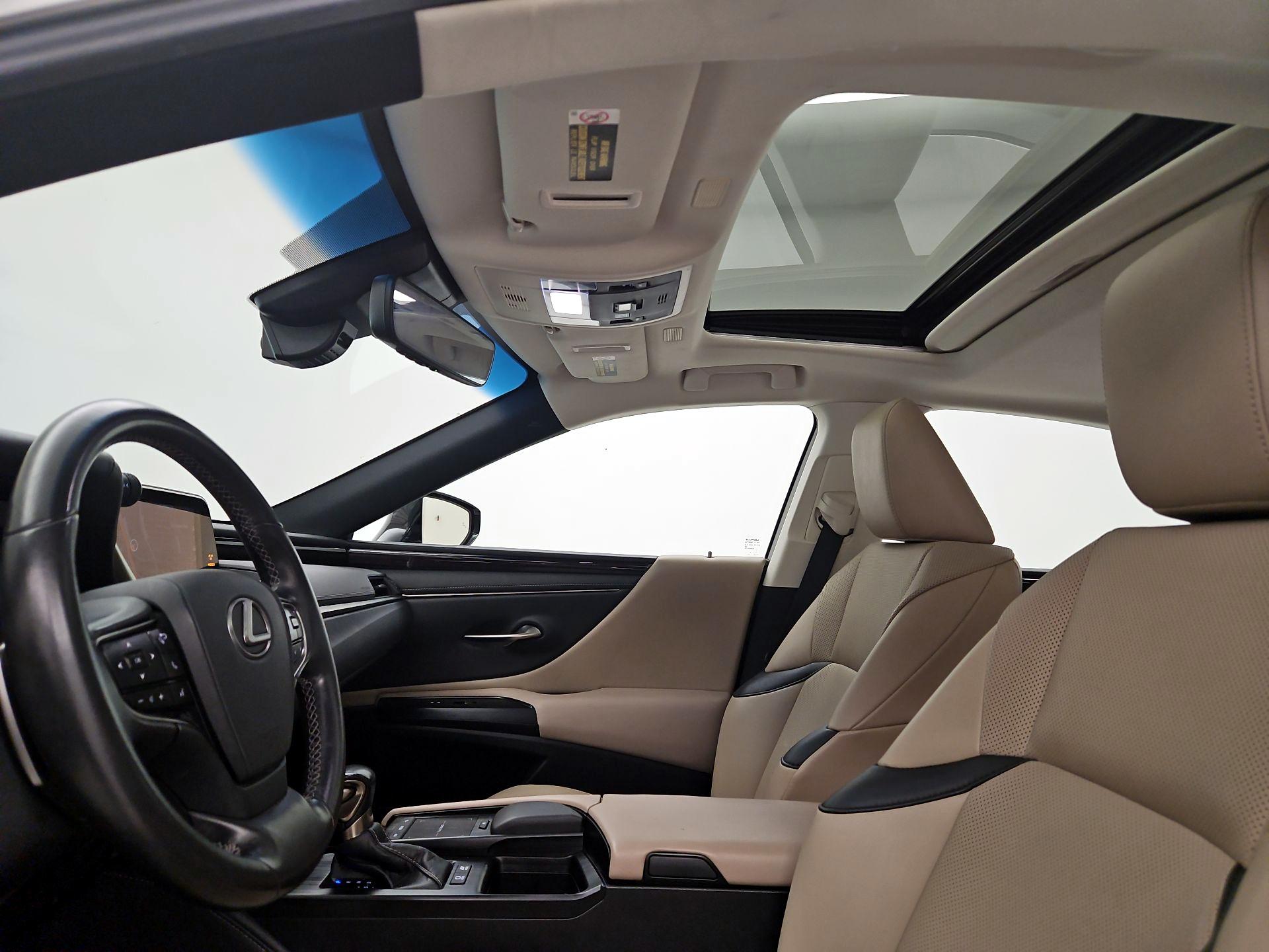 Thumbnail: 2021 Lexus ES - 20