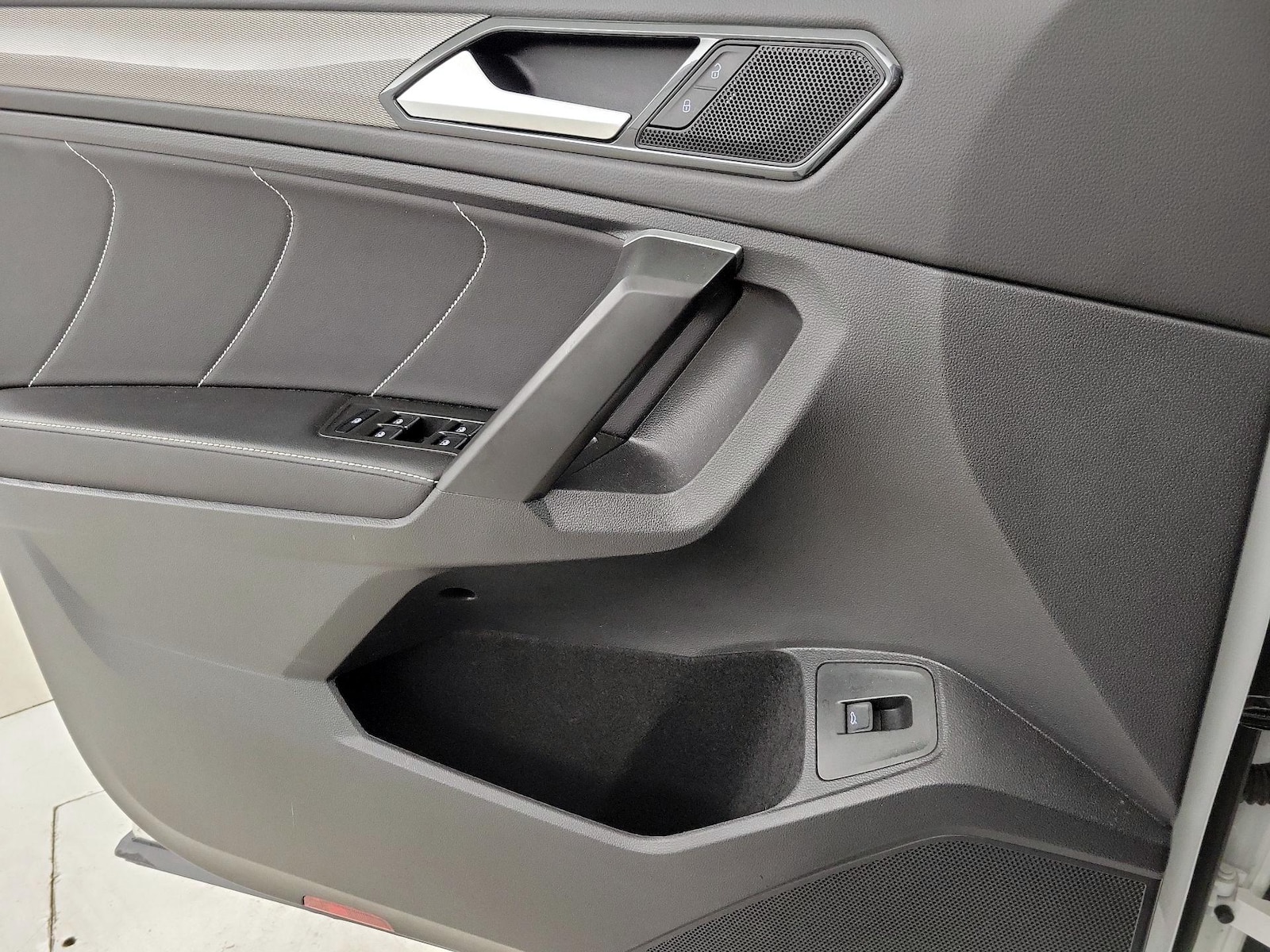 2024 Volkswagen Tiguan SE - Photo 13