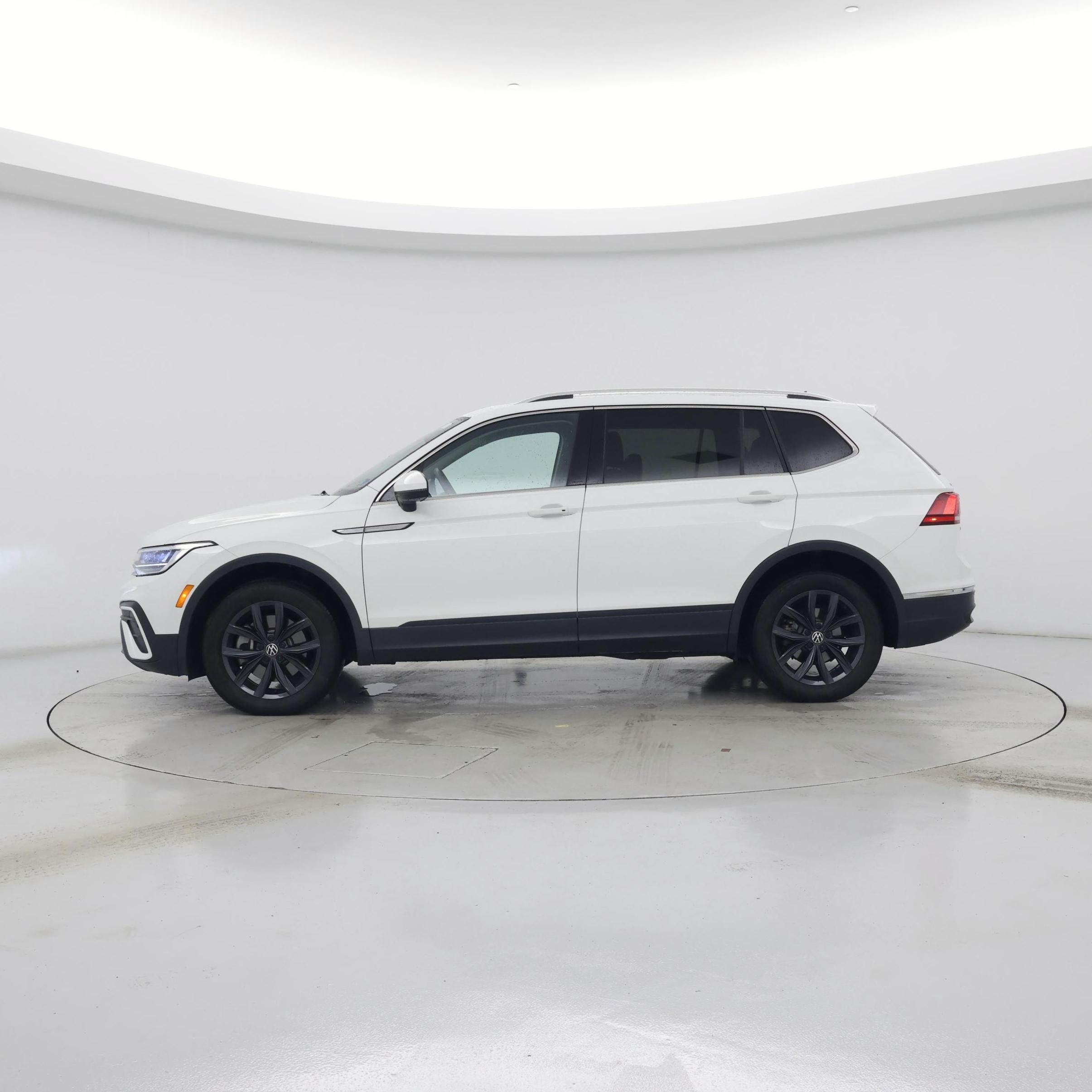 Thumbnail: 2024 Volkswagen Tiguan - 3