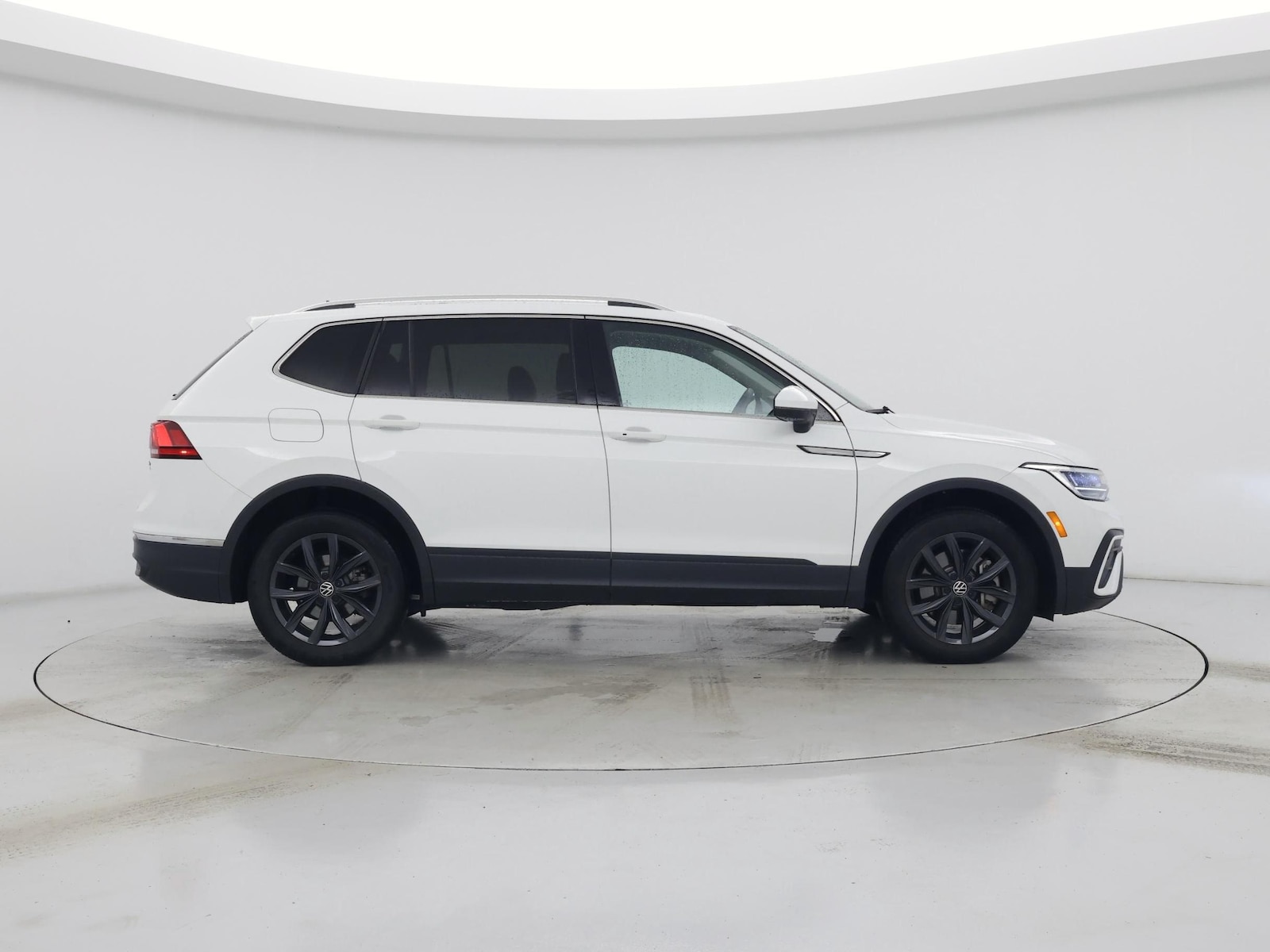 2024 Volkswagen Tiguan SE - Photo 8