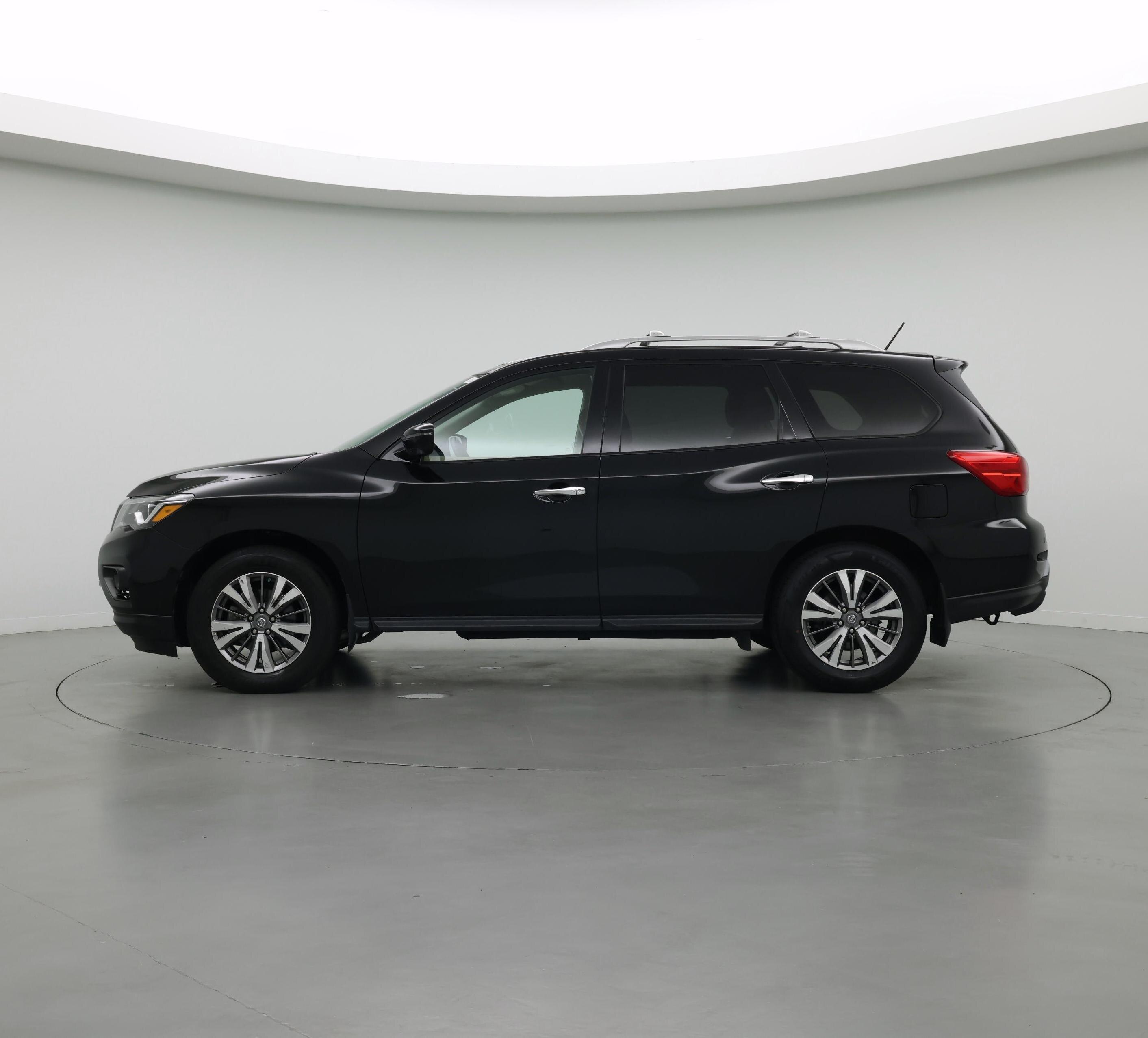 Thumbnail: 2018 Nissan Pathfinder - 3