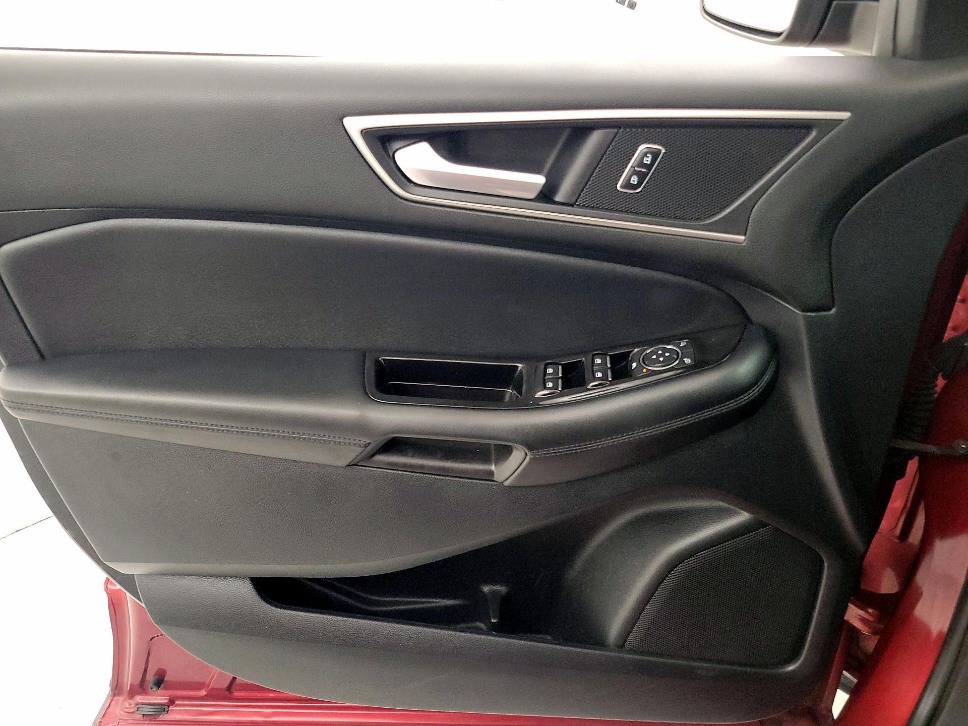 Thumbnail: 2016 Ford Edge - 12
