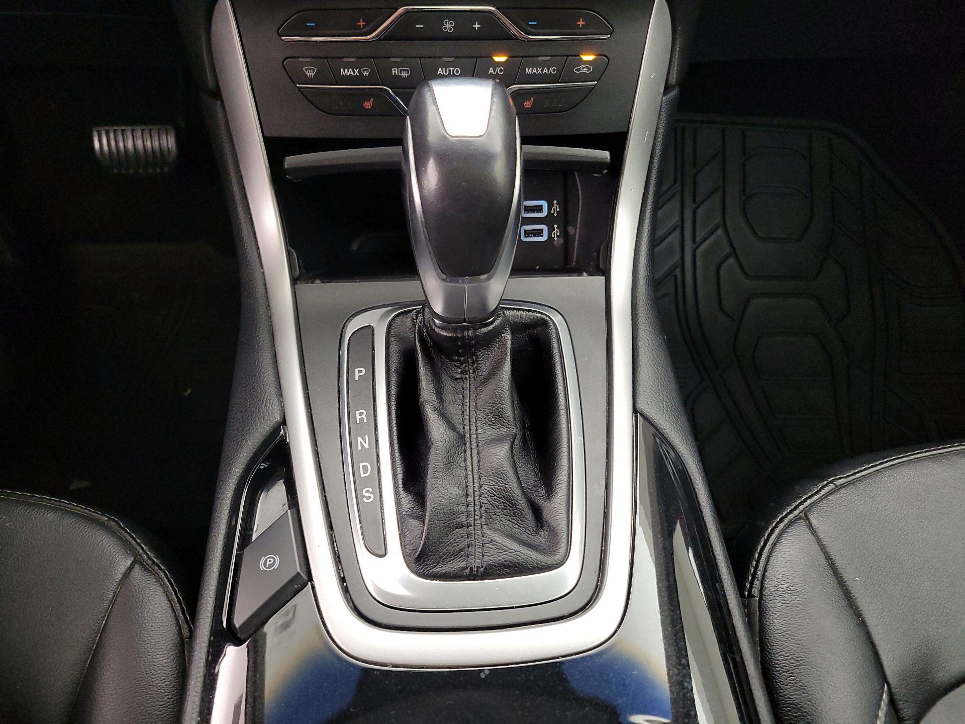 Thumbnail: 2016 Ford Edge - 18