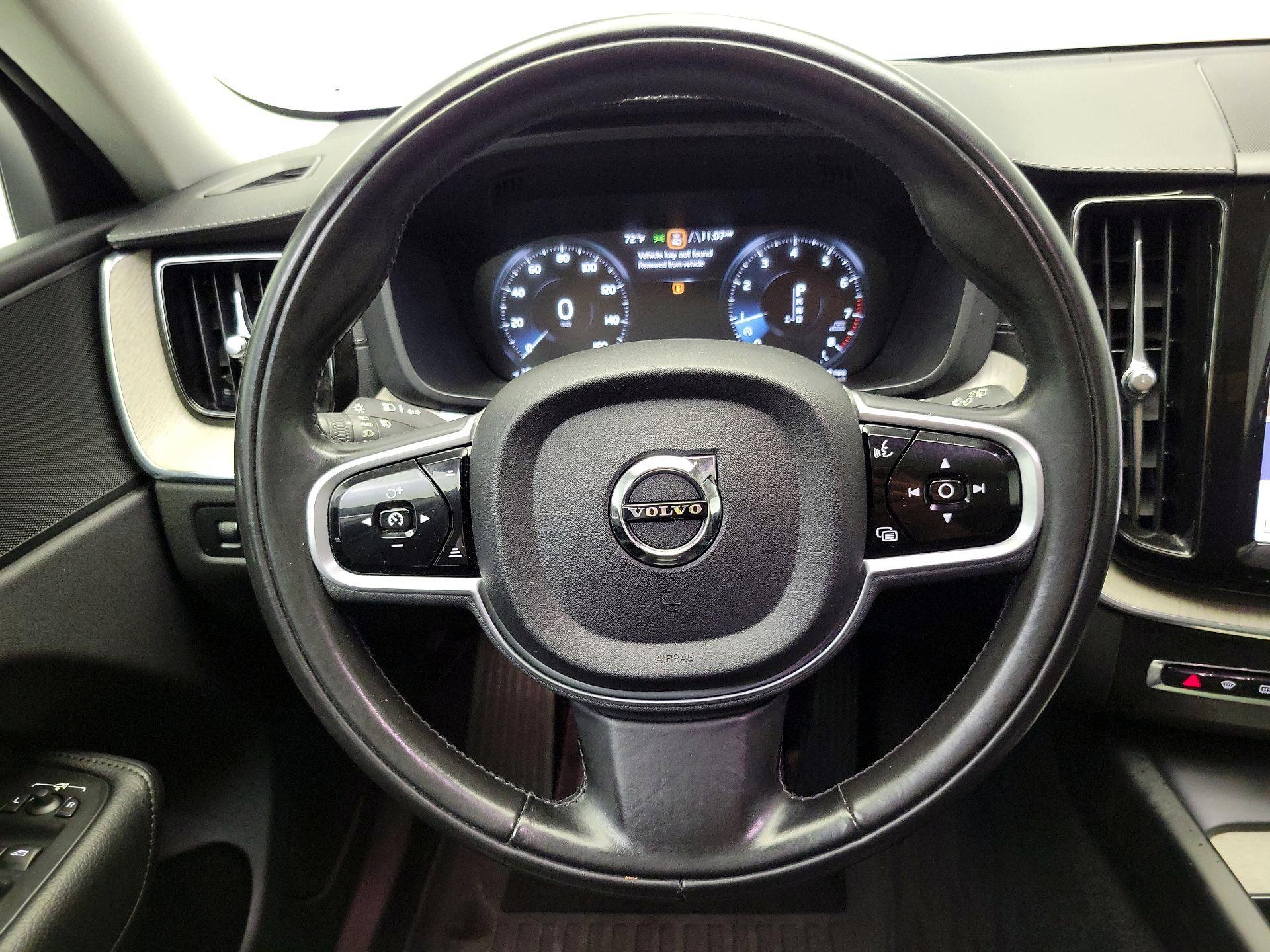 Thumbnail: 2018 Volvo XC60 - 10
