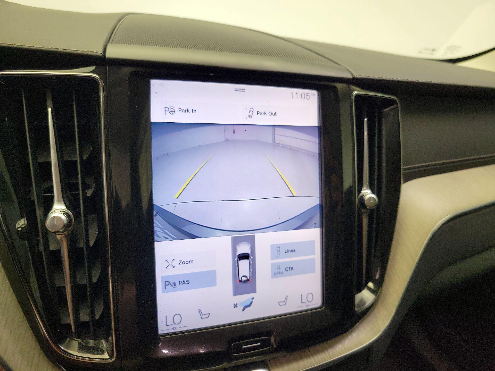 Thumbnail: 2018 Volvo XC60 - 14