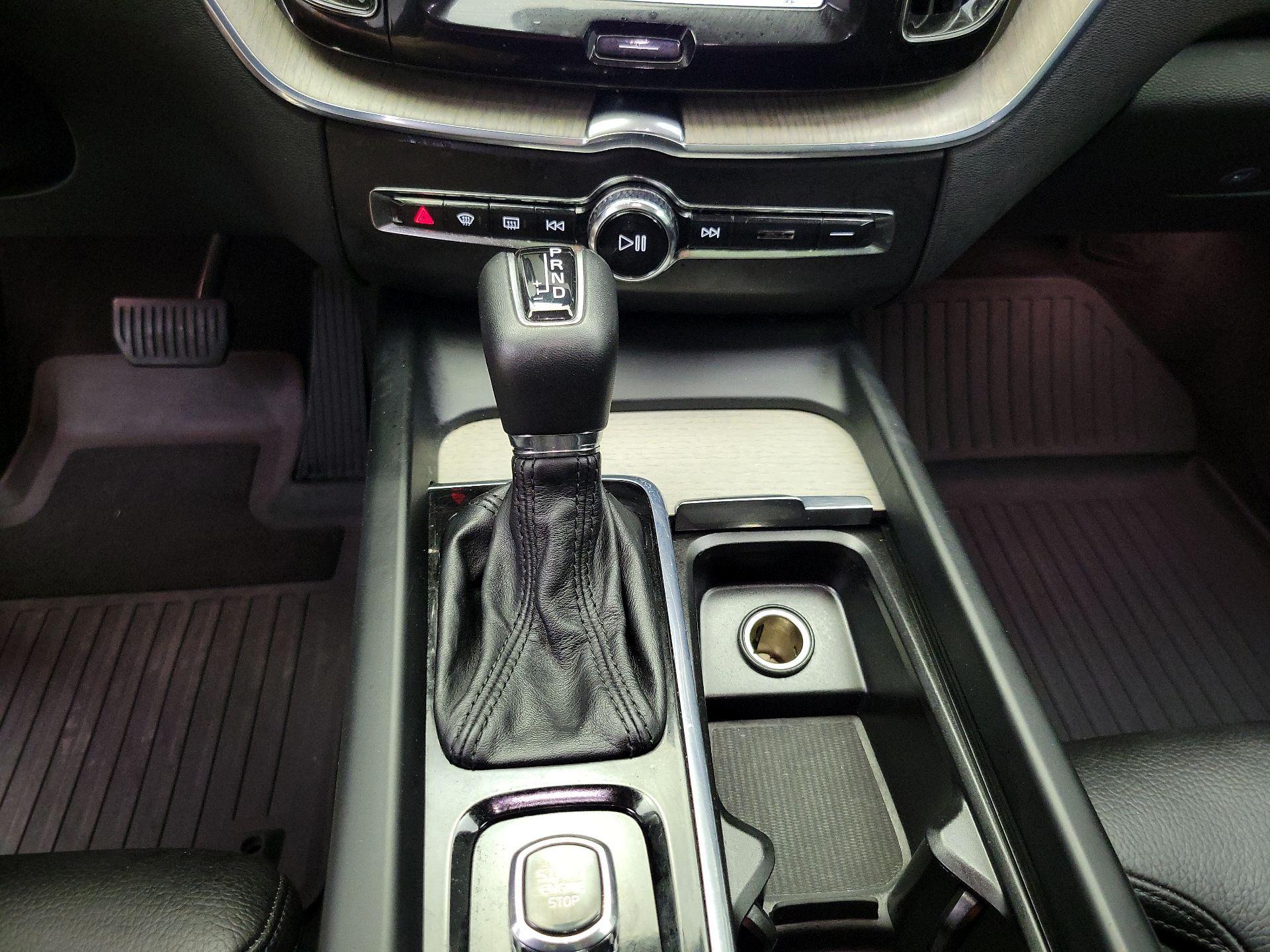 Thumbnail: 2018 Volvo XC60 - 17