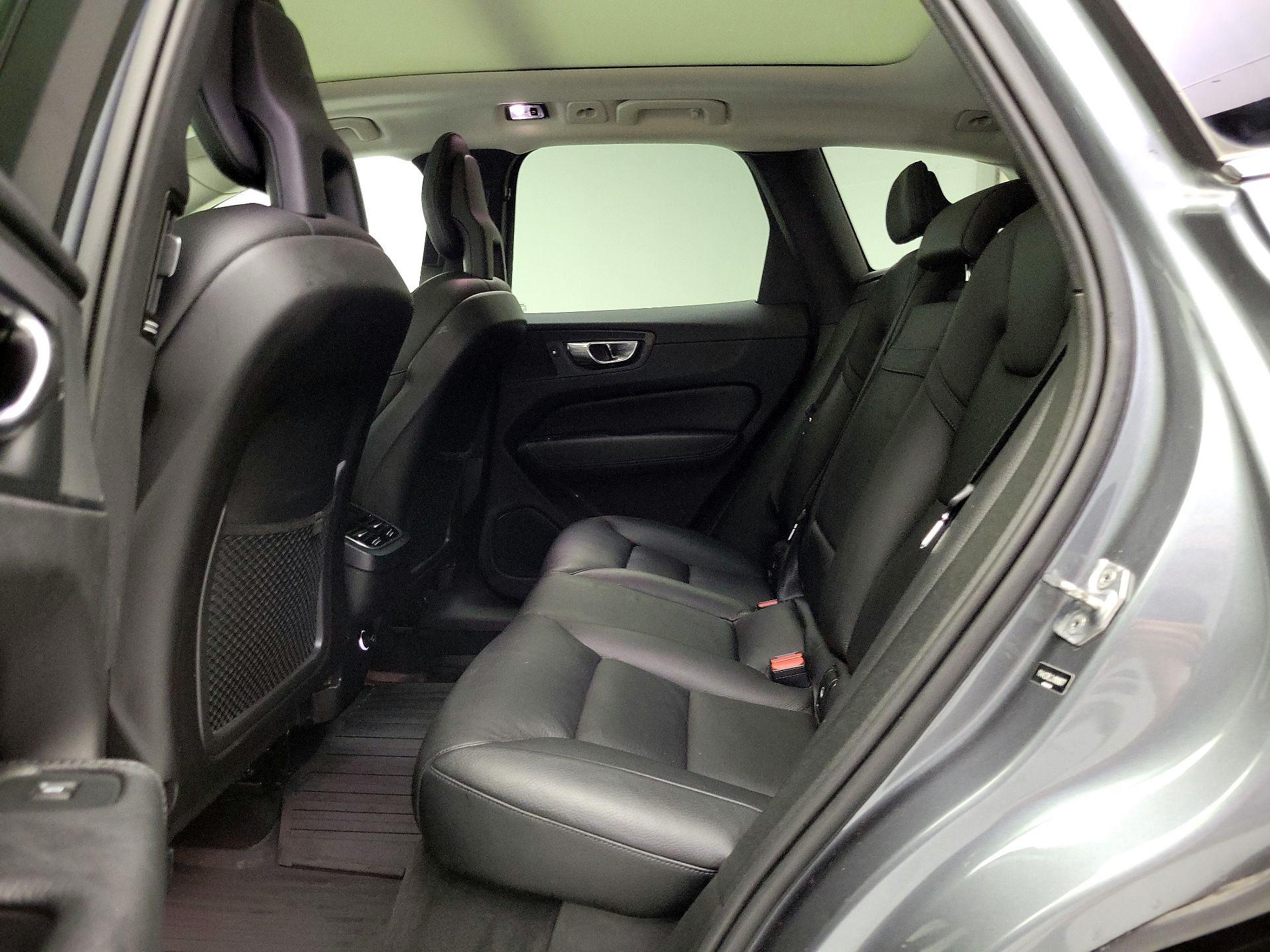 Thumbnail: 2018 Volvo XC60 - 20