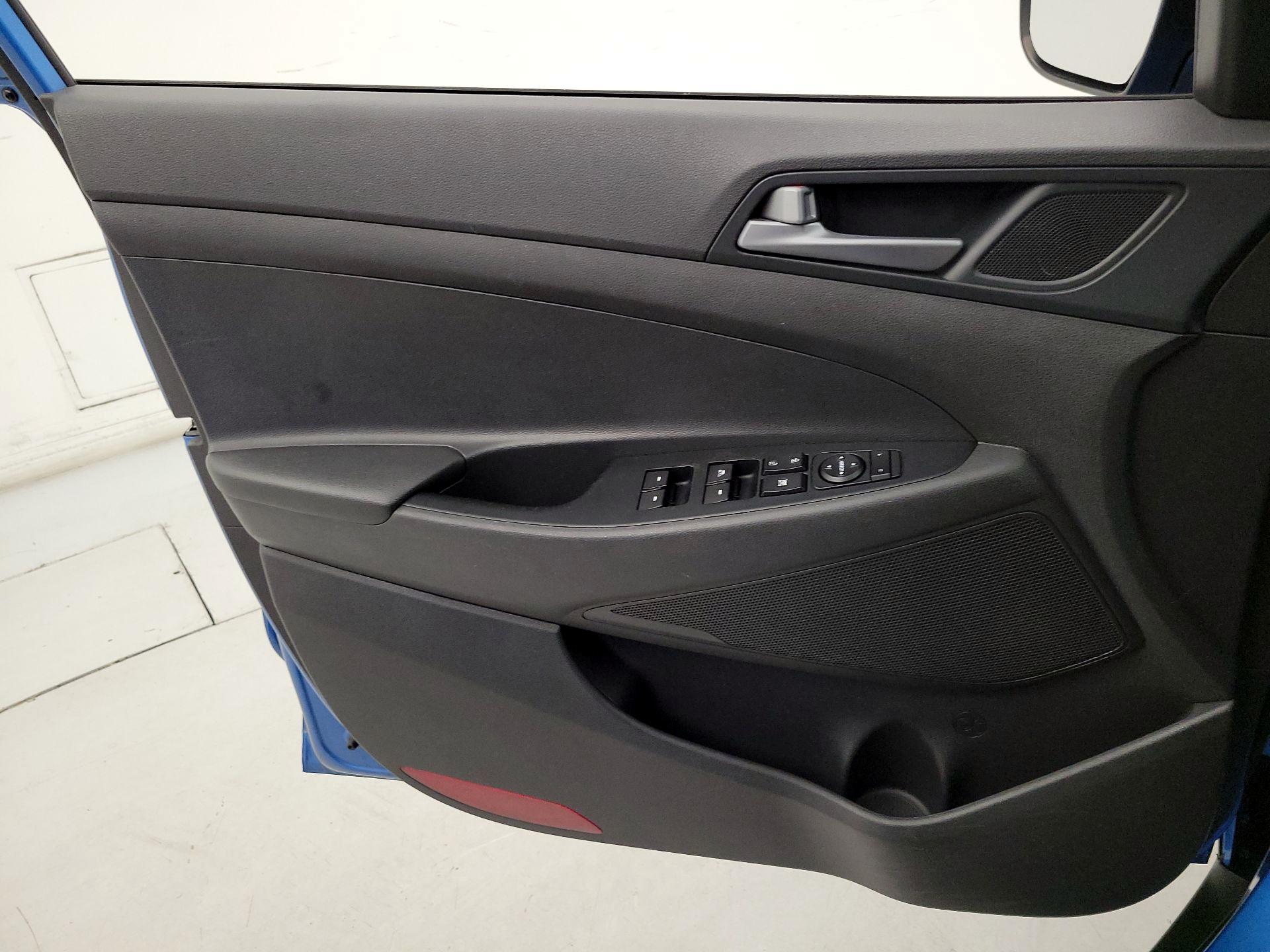Thumbnail: 2016 Hyundai Tucson - 12