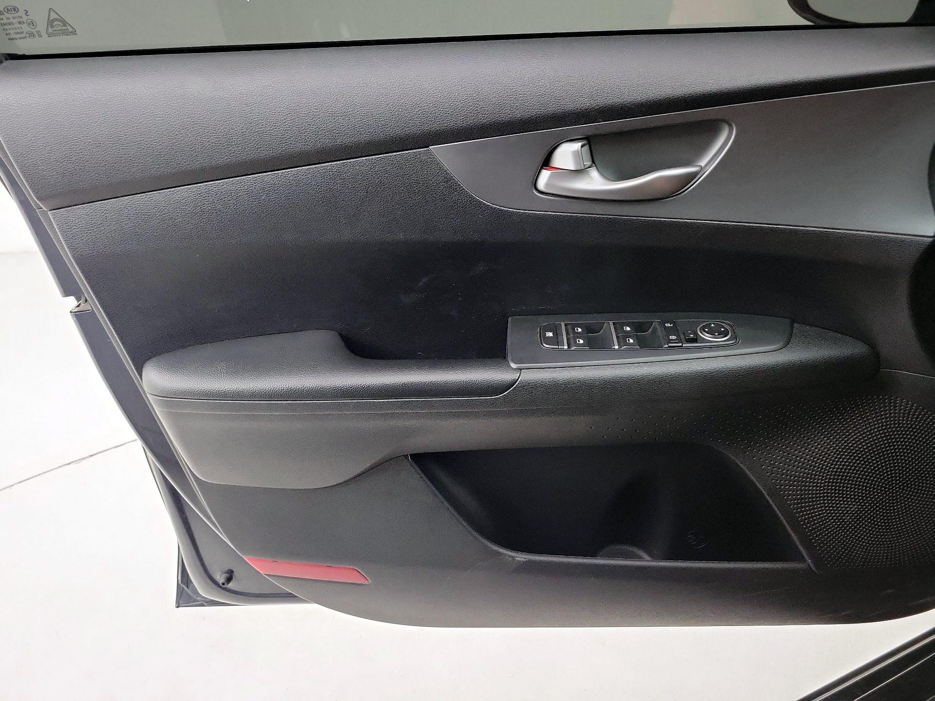 Thumbnail: 2020 Kia Forte - 12