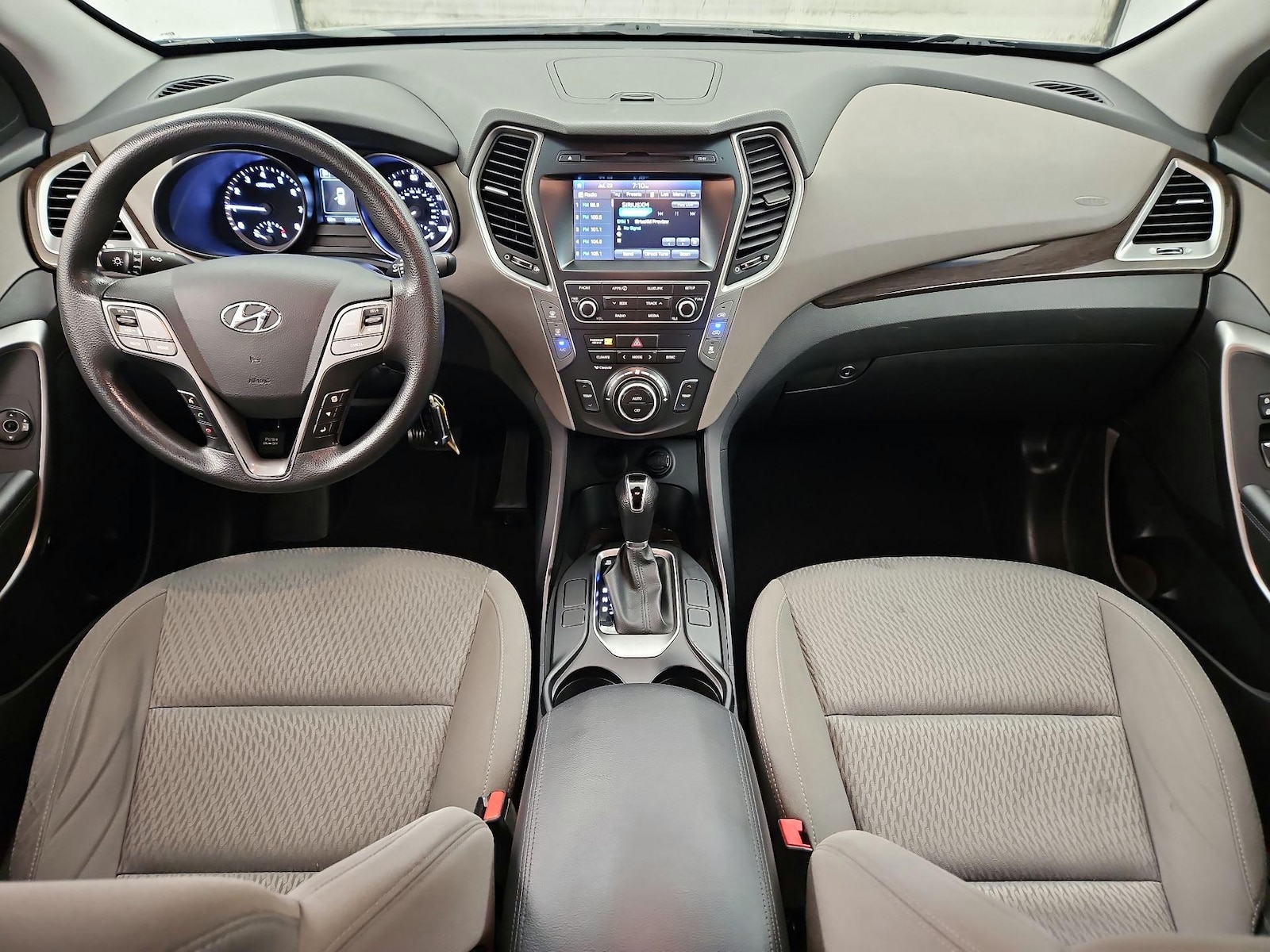 2017 Hyundai Santa Fe SE - Photo 10