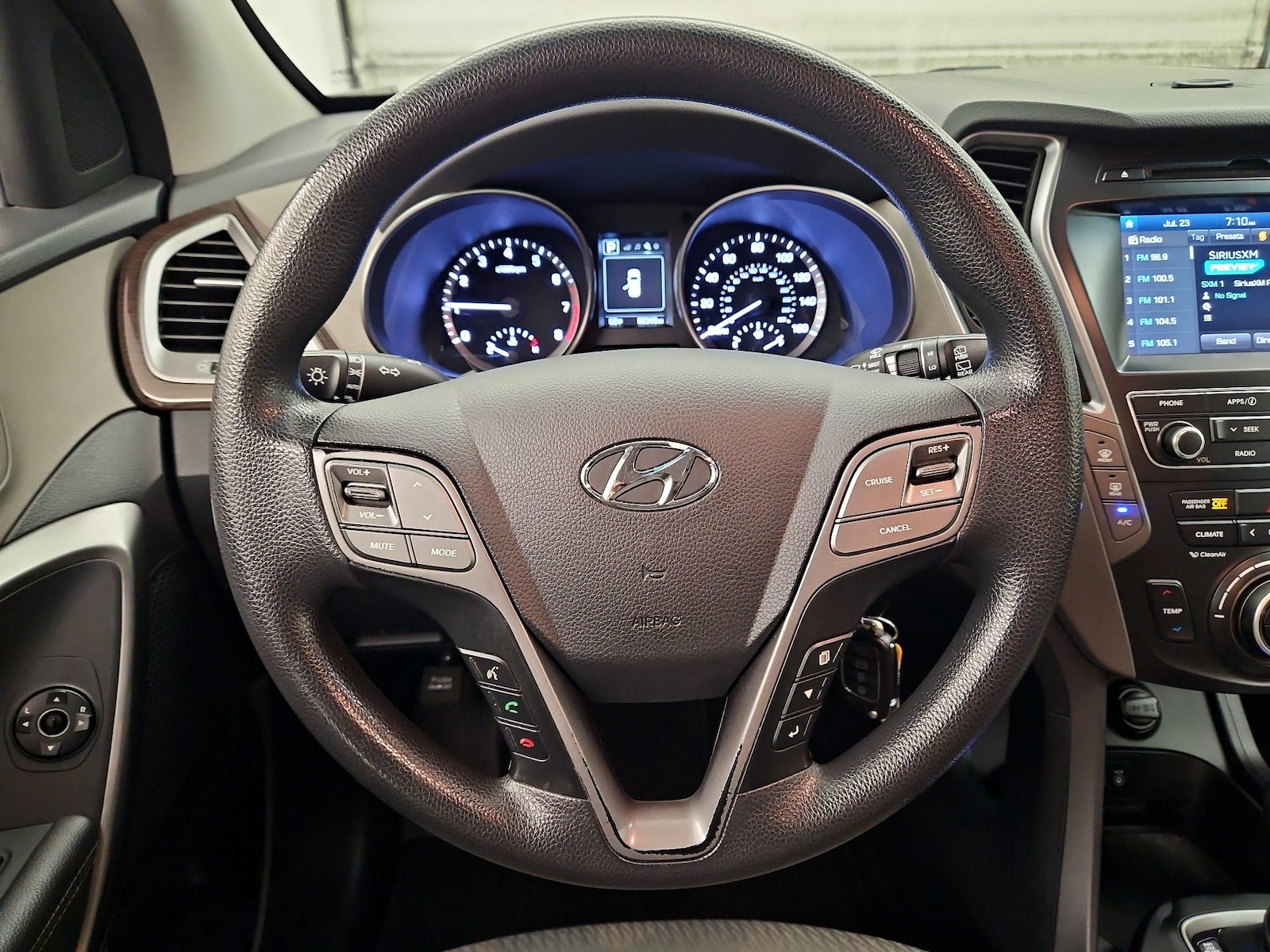 2017 Hyundai Santa Fe SE - Photo 11