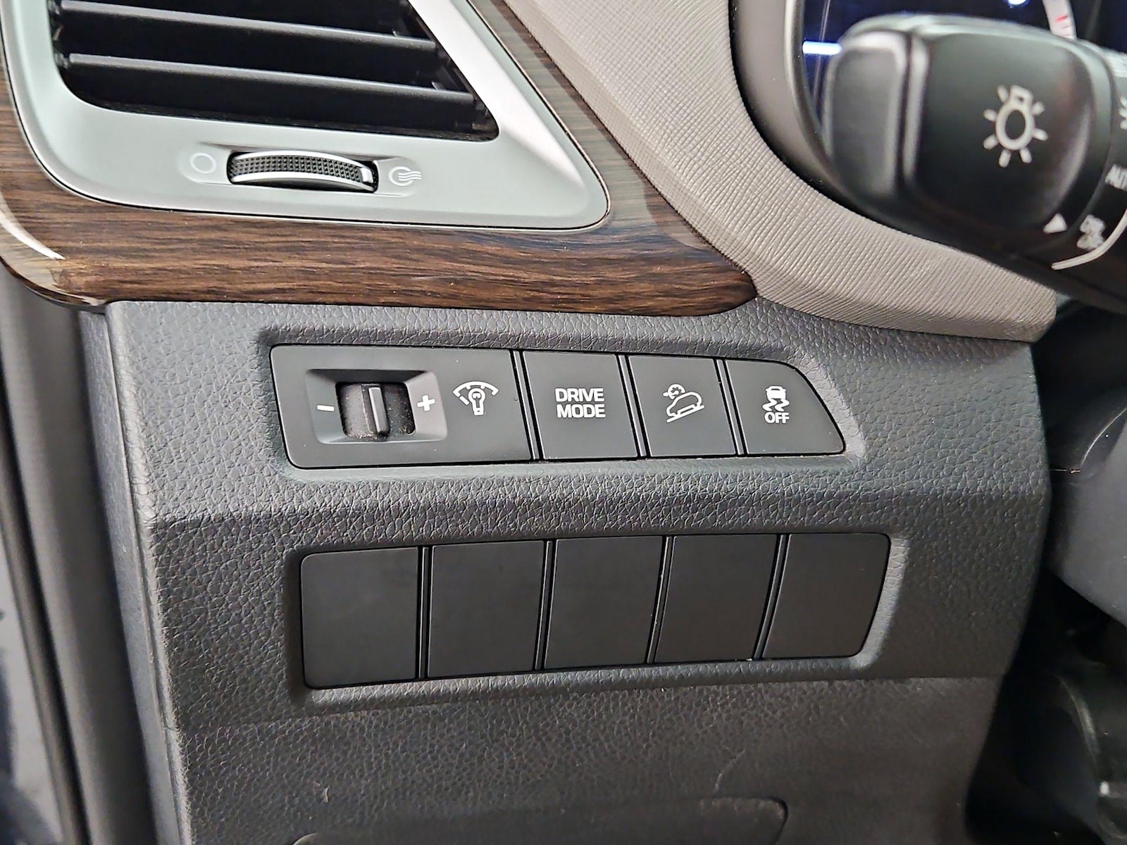 2017 Hyundai Santa Fe SE - Photo 14