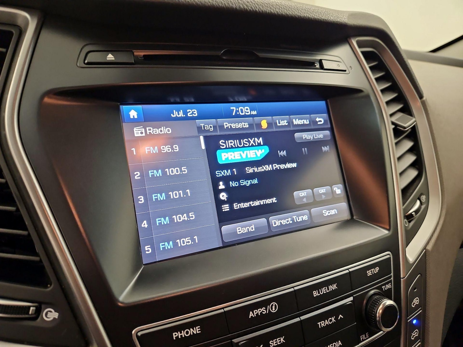 2017 Hyundai Santa Fe SE - Photo 16