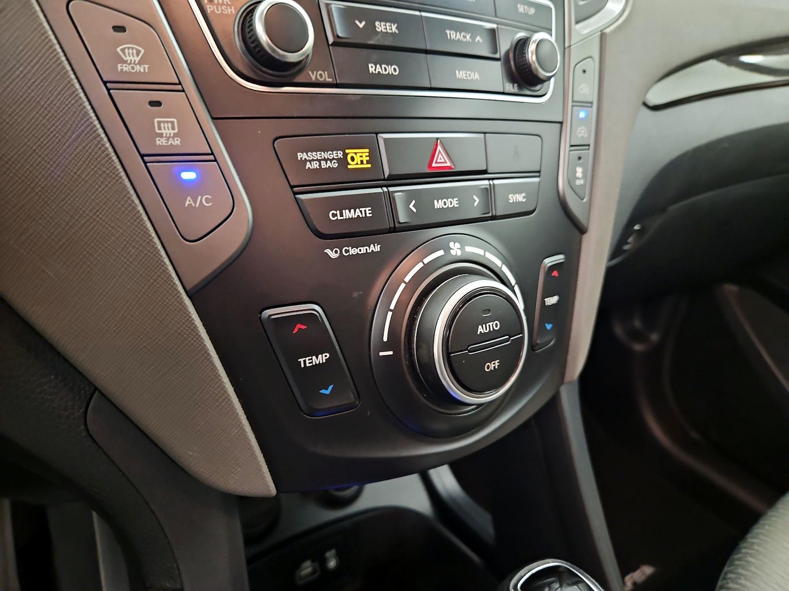 2017 Hyundai Santa Fe SE - Photo 17