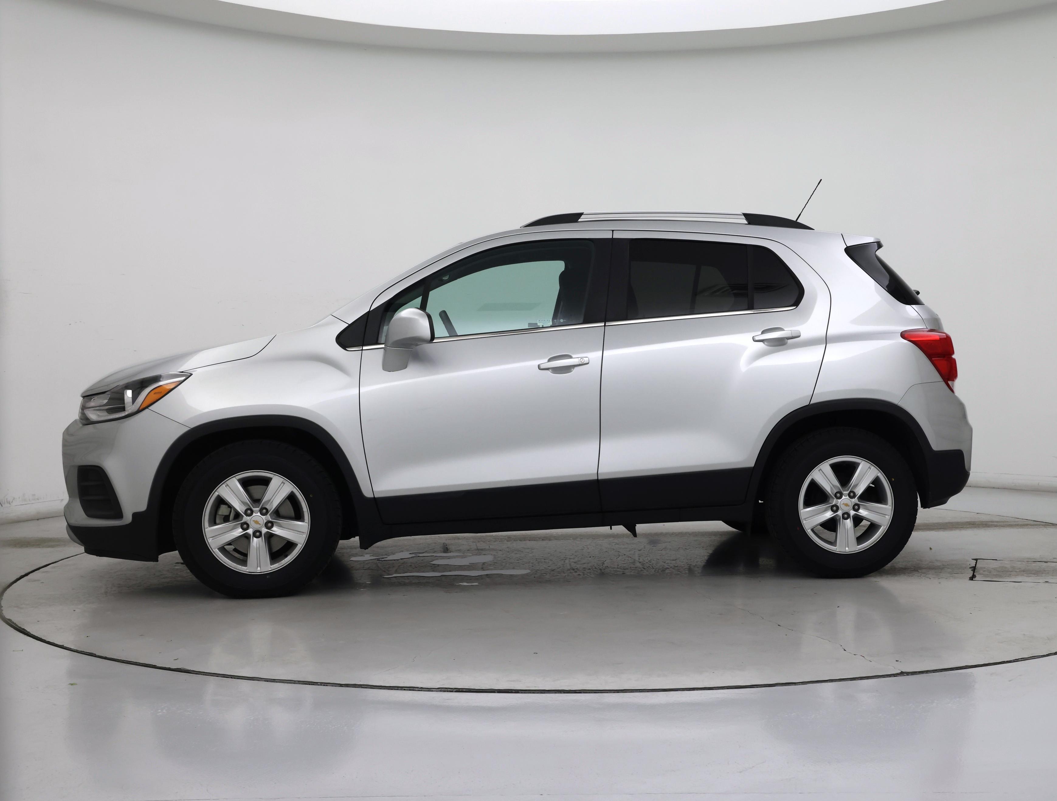 Thumbnail: 2017 Chevrolet Trax - 3