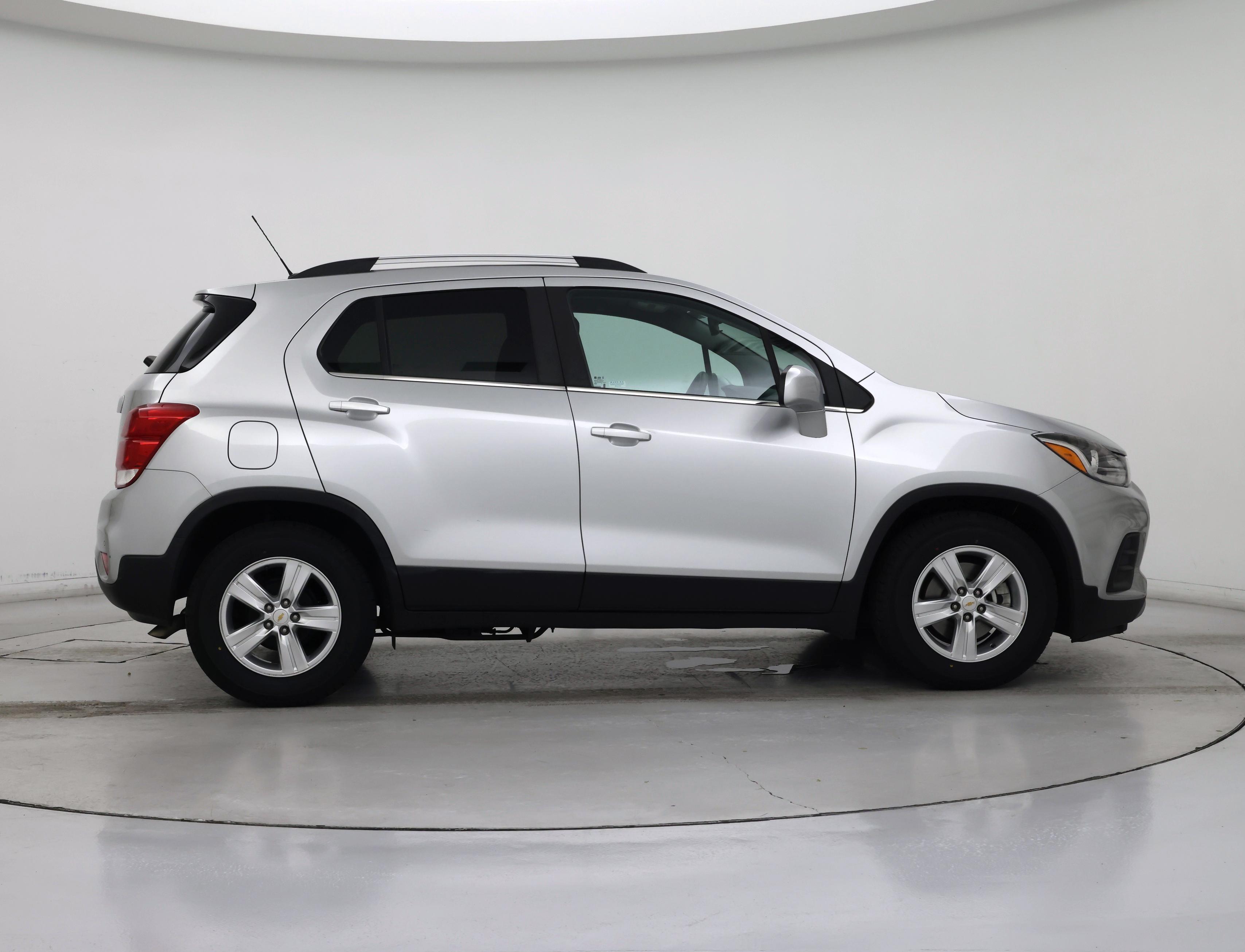 Thumbnail: 2017 Chevrolet Trax - 7