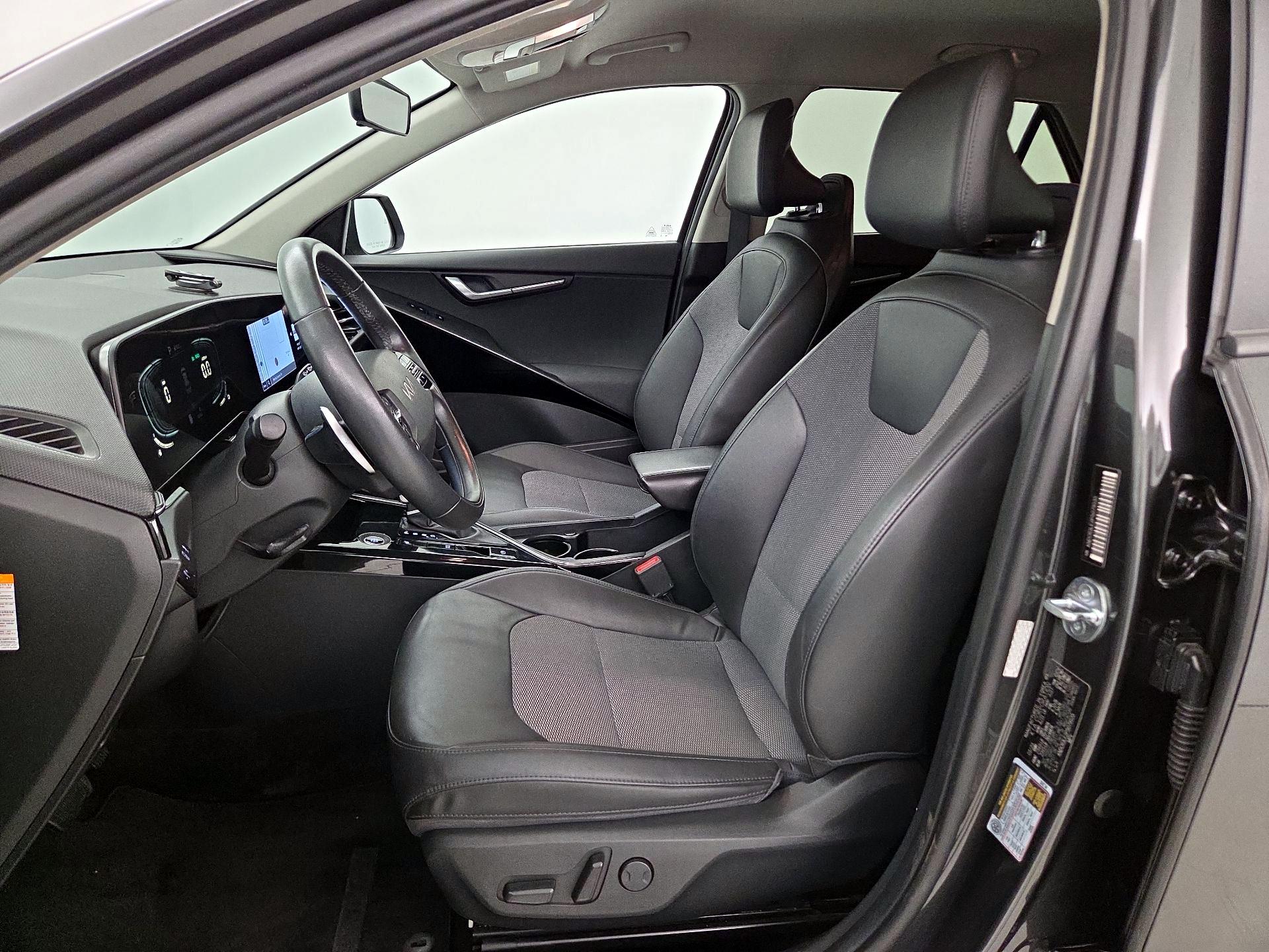 Thumbnail: 2023 Kia Niro - 11