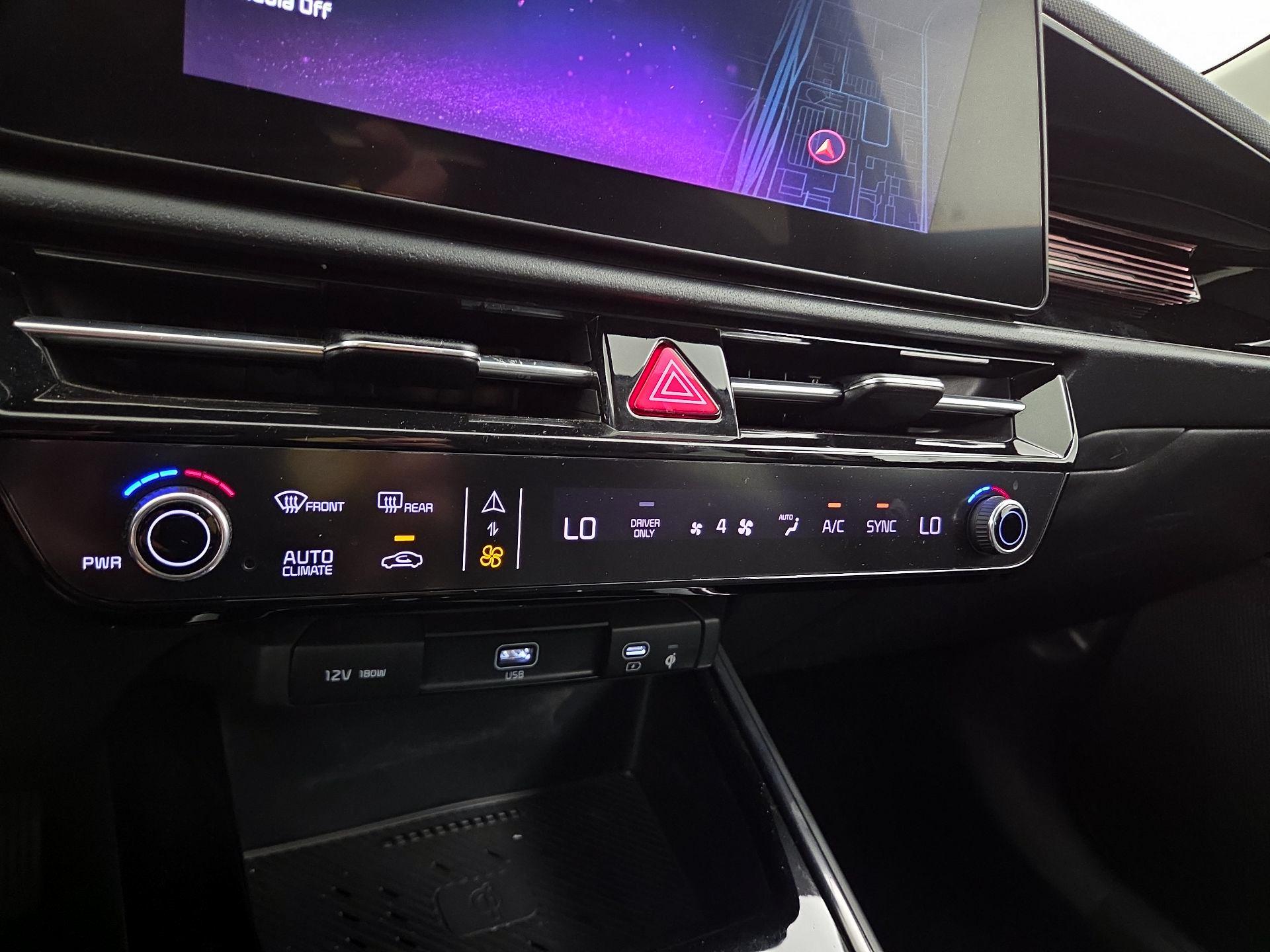 Thumbnail: 2023 Kia Niro - 17