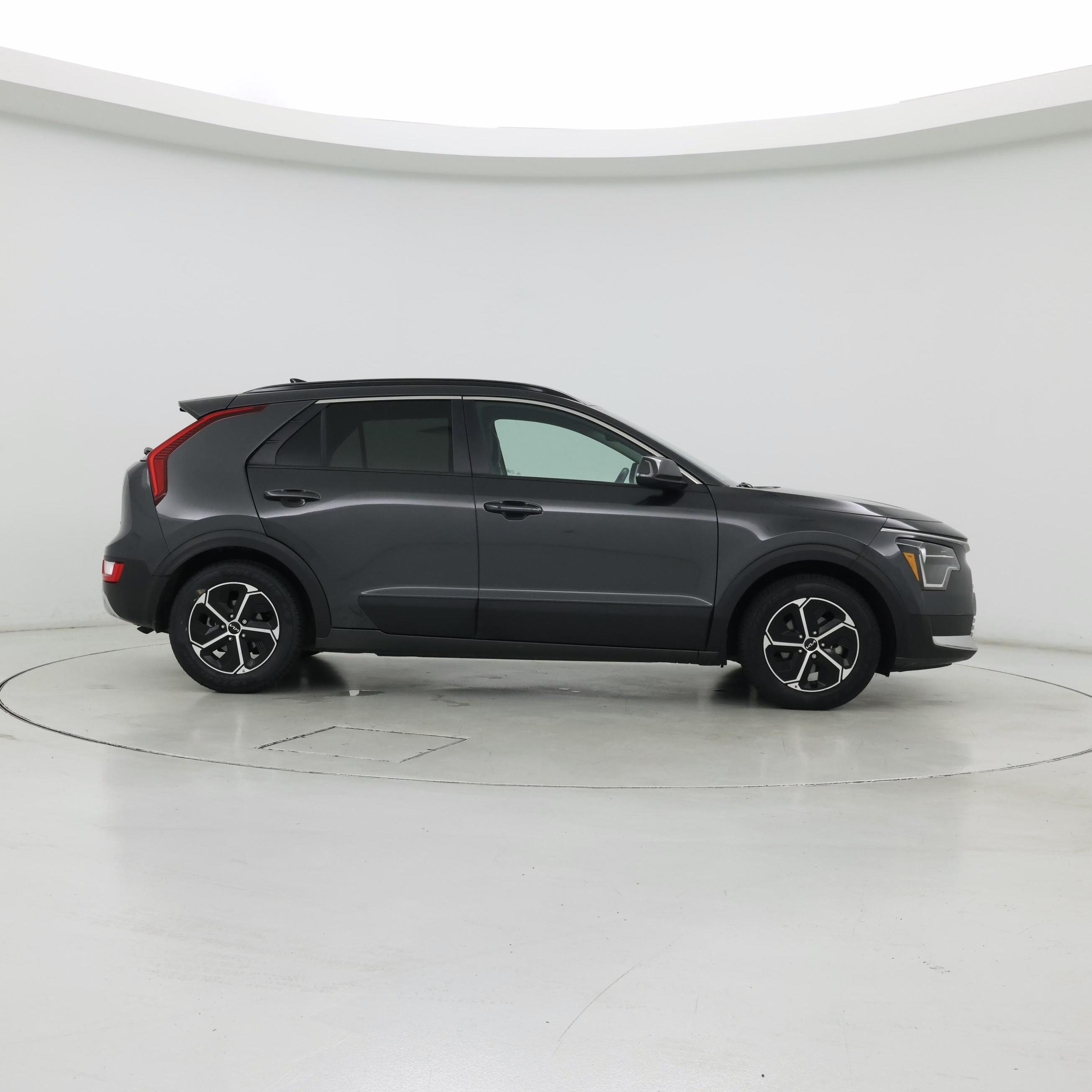 Thumbnail: 2023 Kia Niro - 7