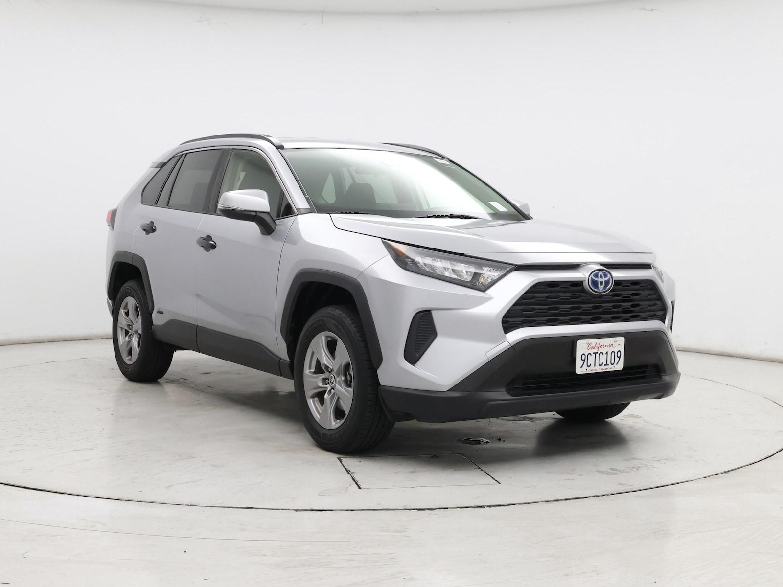 2022 Toyota RAV4 LE - Photo 2