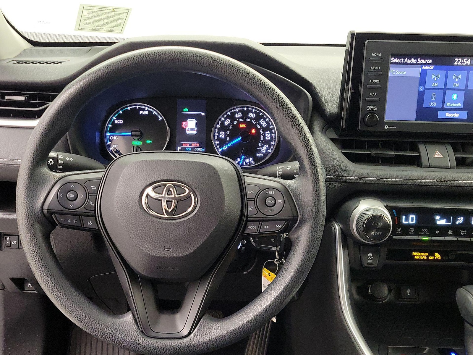 2022 Toyota RAV4 LE - Photo 11