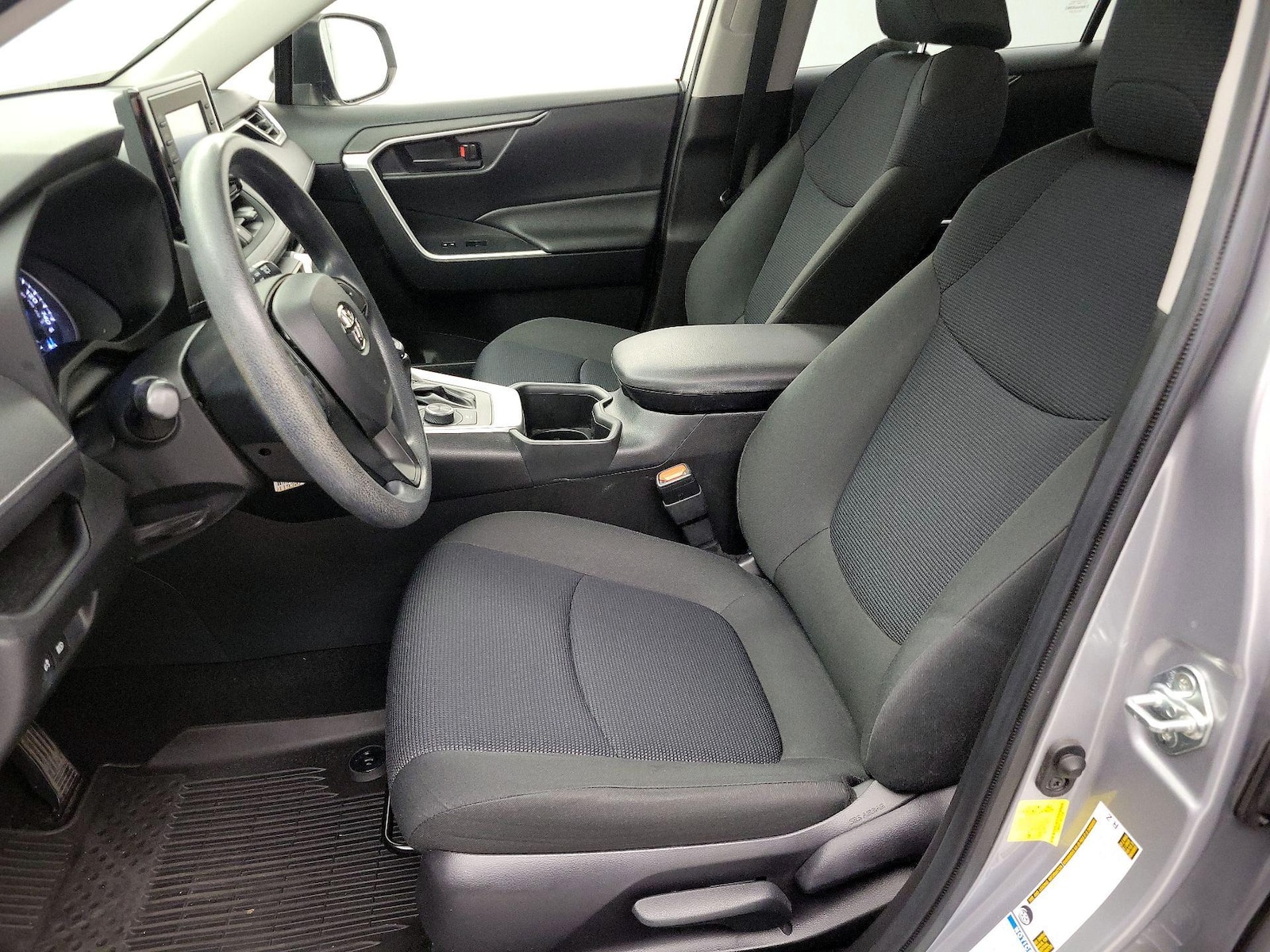 2022 Toyota RAV4 LE - Photo 12