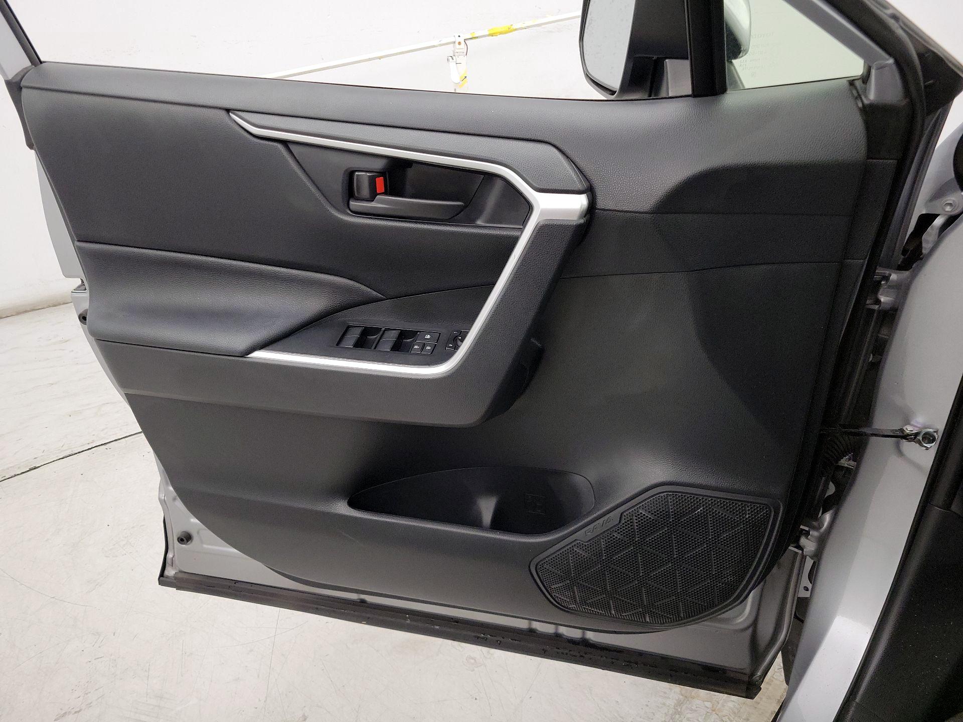 Thumbnail: 2022 Toyota RAV4 - 12